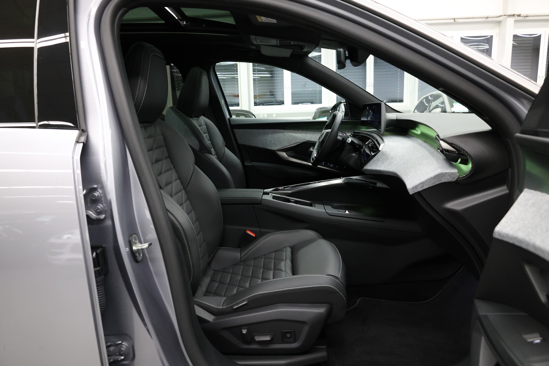 PEUGEOT 5008 e-GT Exclusive-image-16