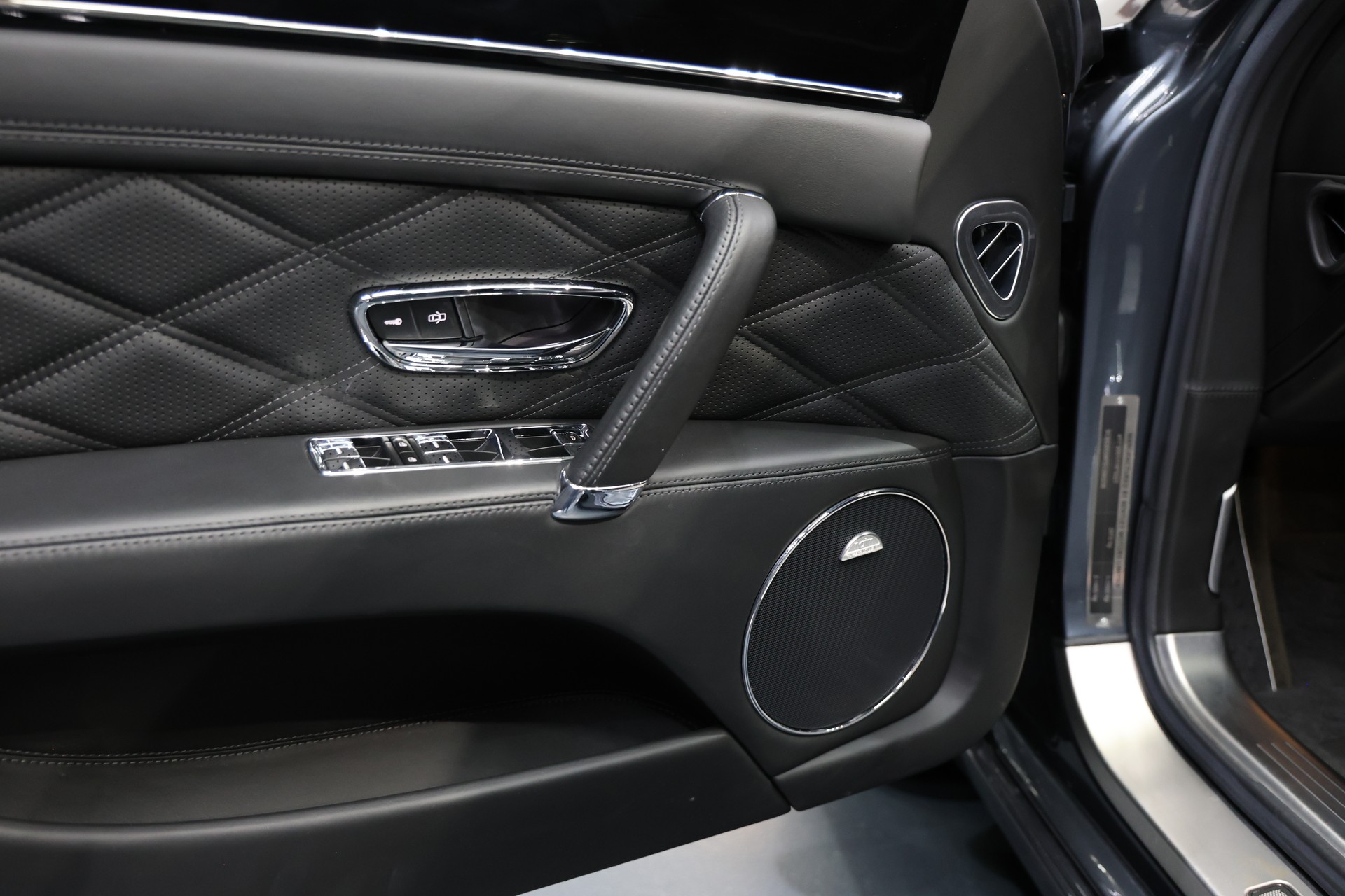 BENTLEY Flying Spur 6.0 625PS Voll-image-24