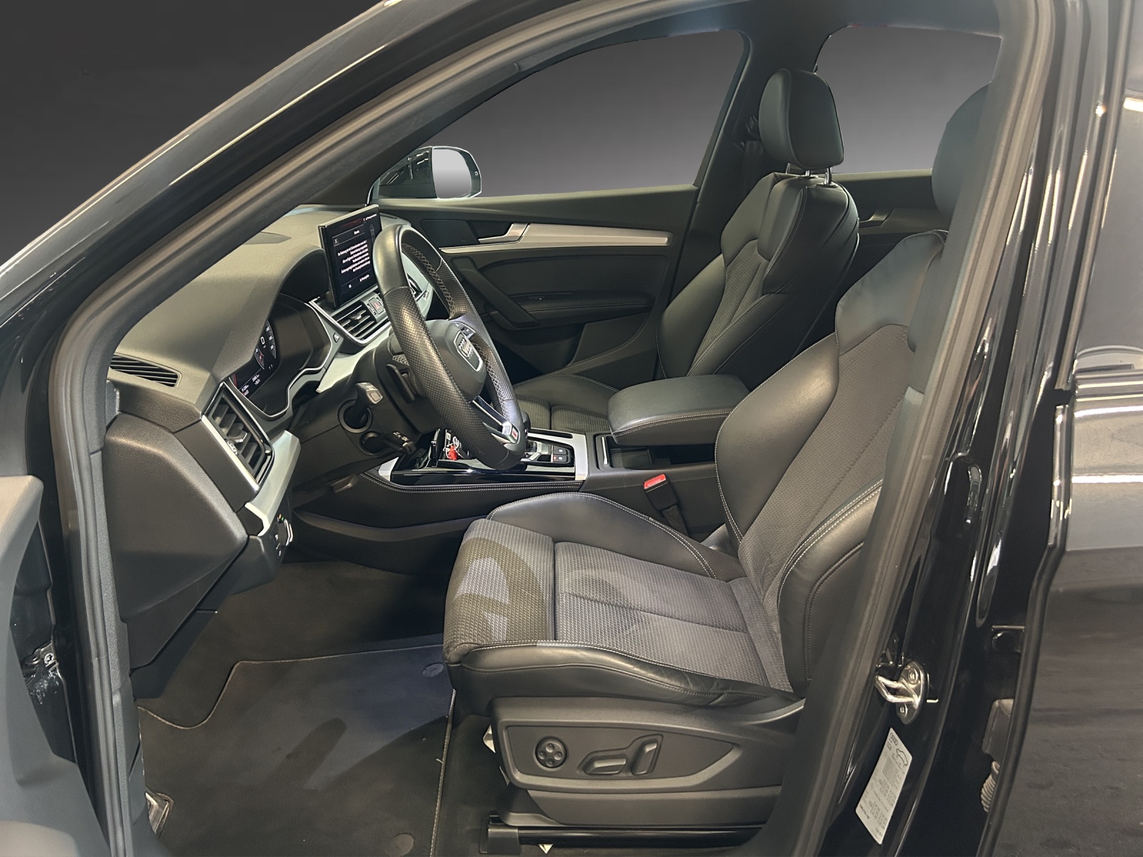 AUDI Q5 Sportback 40 TDI Blackedition quattro S-tronic-image-5