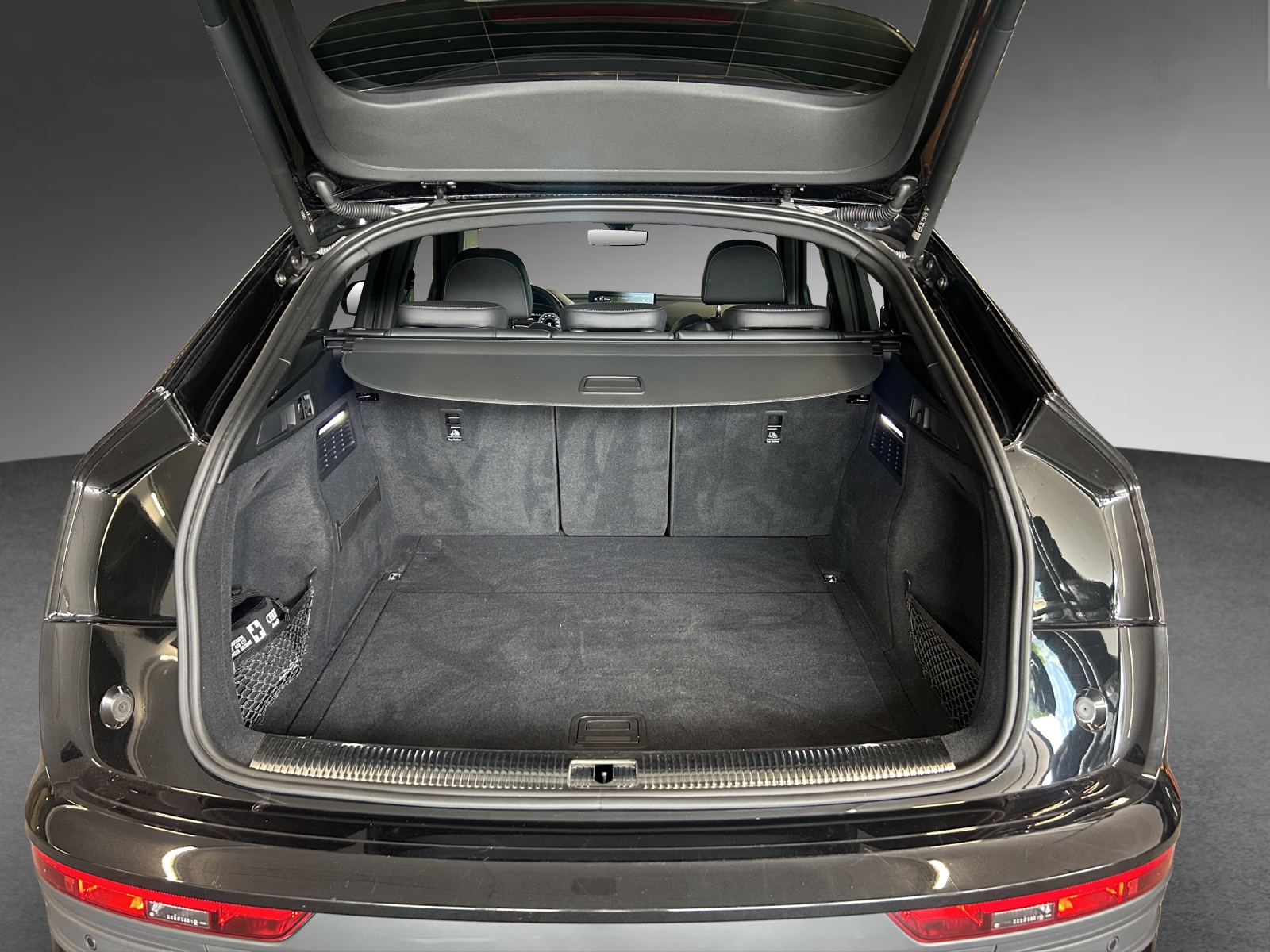 AUDI Q5 Sportback 40 TDI Blackedition quattro S-tronic-image-9