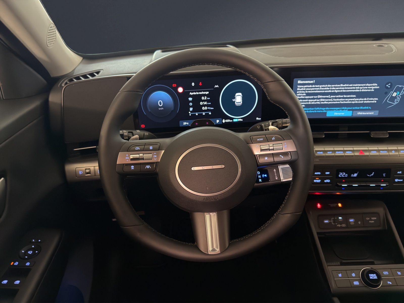 HYUNDAI Kona EV 65.4 kWh Amplia-image-10