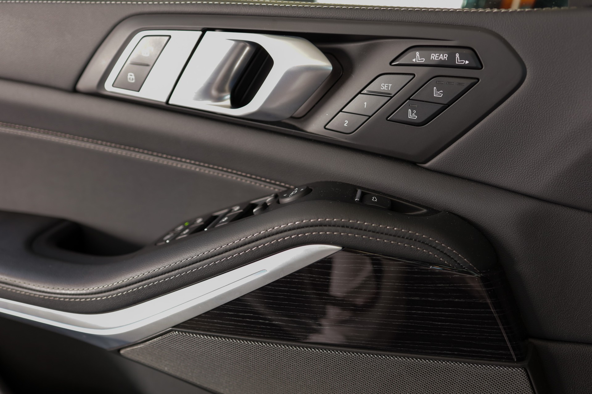 BMW X7 xDrive 48V 40d M Sport Pro Steptronic-image-17