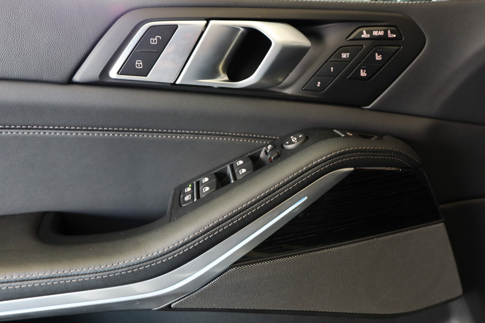 BMW X7 xDrive 48V 40d M Sport Pro Steptronic-image-23