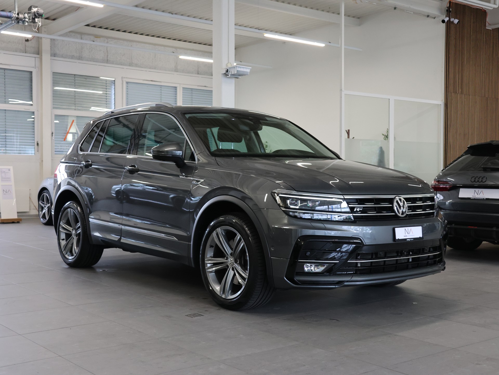VW Tiguan 2.0TSI Highline 4Motion DSG *Sitzheizung* *Rückfahrkamera*-image-1