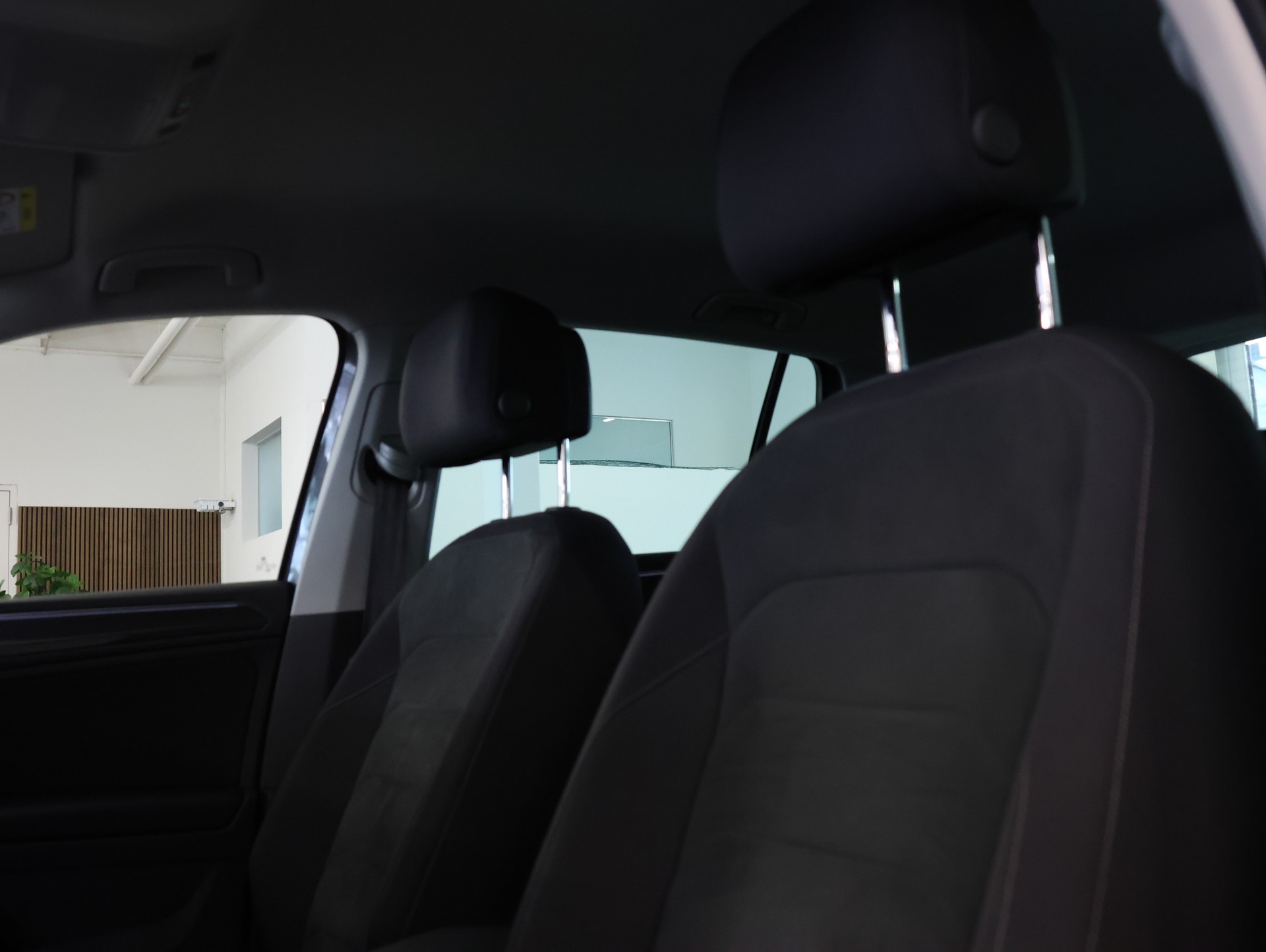 VW Tiguan 2.0TSI Highline 4Motion DSG *Sitzheizung* *Rückfahrkamera*-image-10