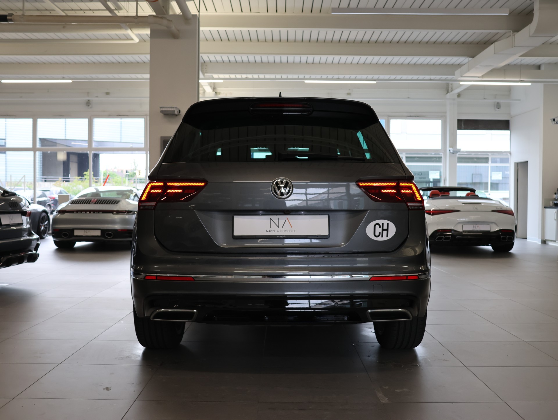 VW Tiguan 2.0TSI Highline 4Motion DSG *Sitzheizung* *Rückfahrkamera*-image-4