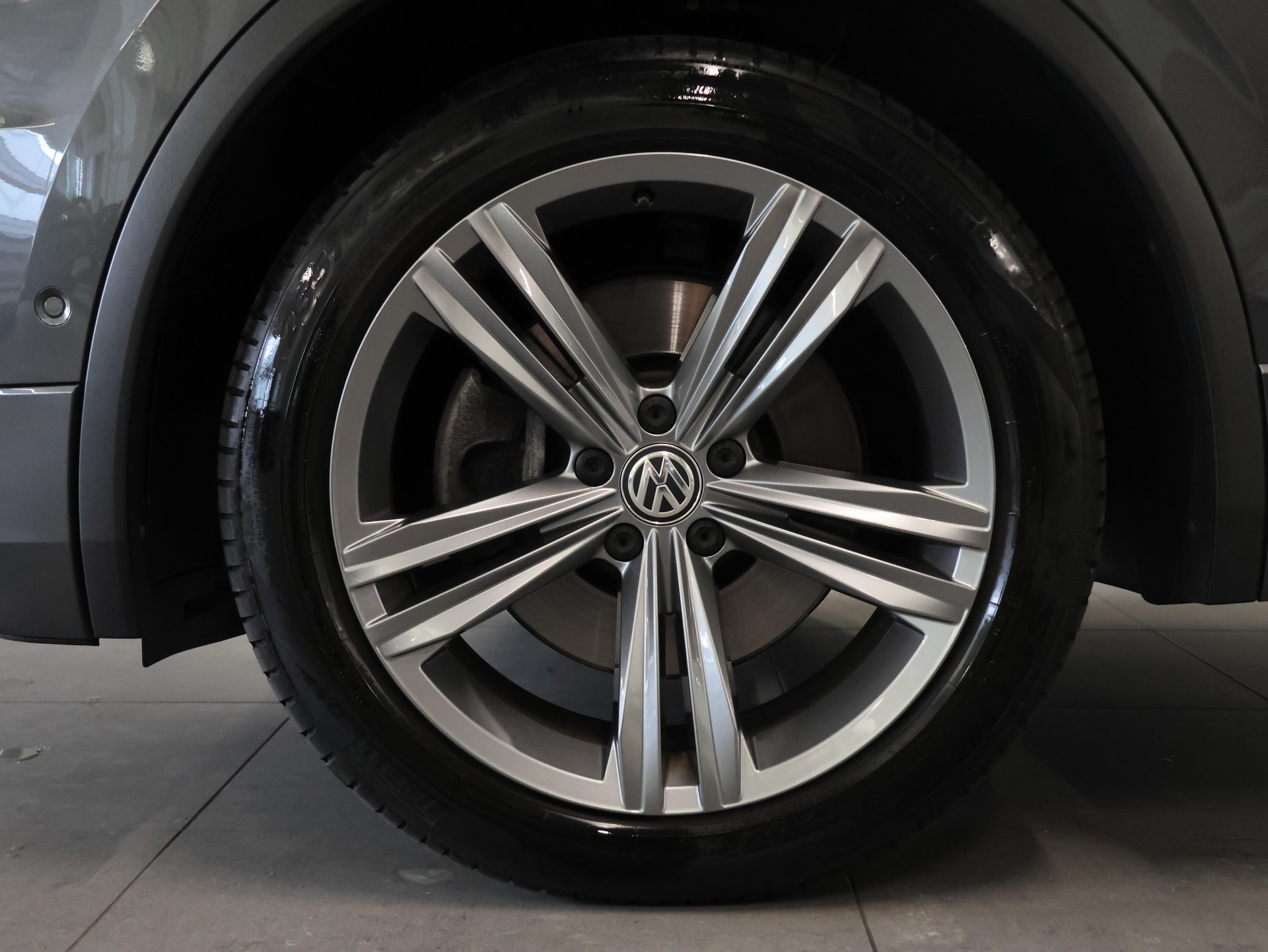 VW Tiguan 2.0TSI Highline 4Motion DSG *Sitzheizung* *Rückfahrkamera*-image-8