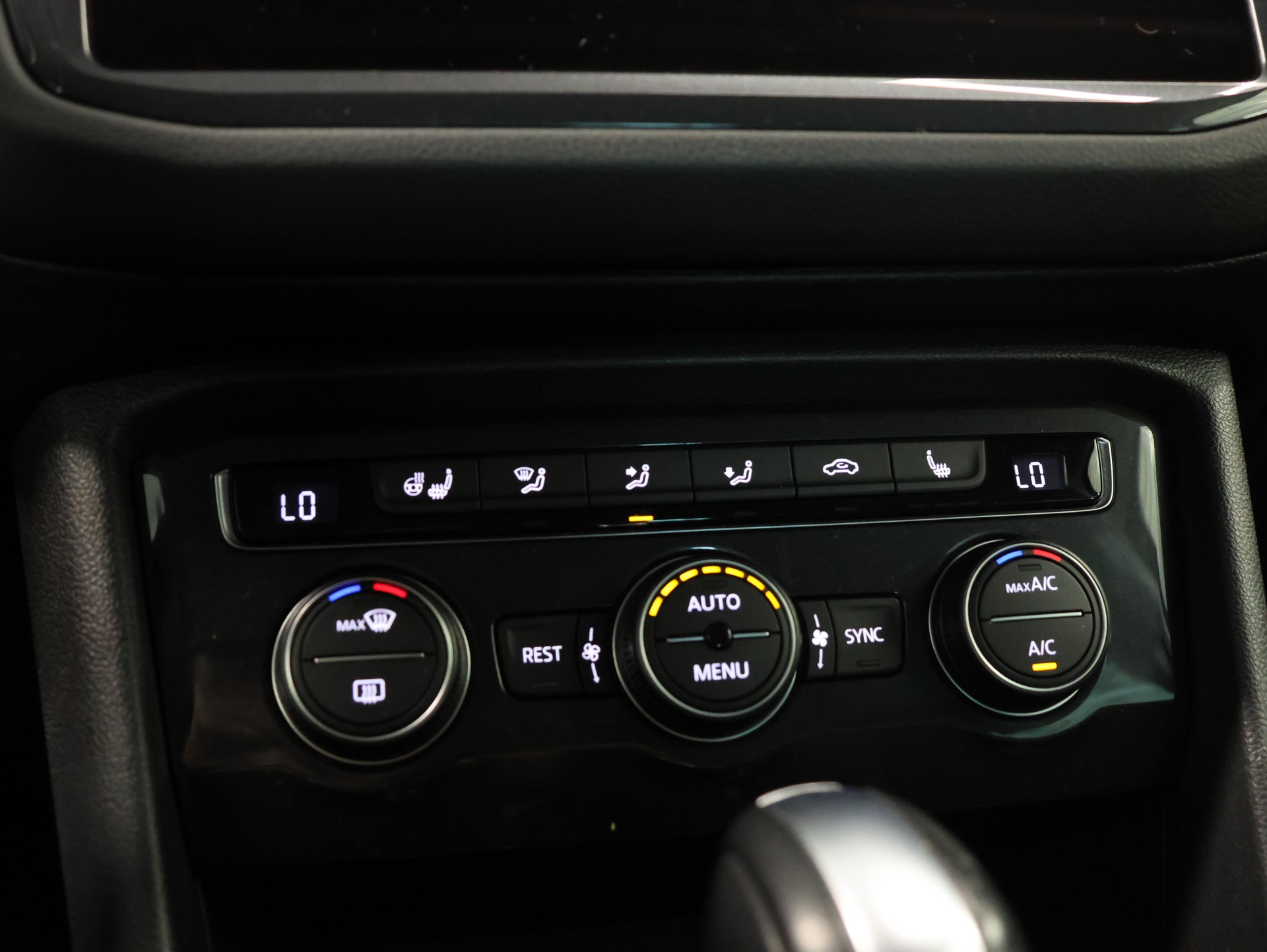 VW Tiguan 2.0TSI Highline 4Motion DSG *Sitzheizung* *Rückfahrkamera*-image-17