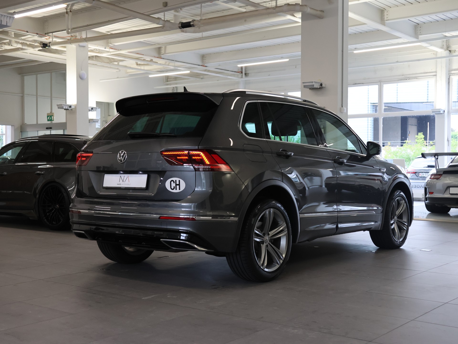 VW Tiguan 2.0TSI Highline 4Motion DSG *Sitzheizung* *Rückfahrkamera*-image-5