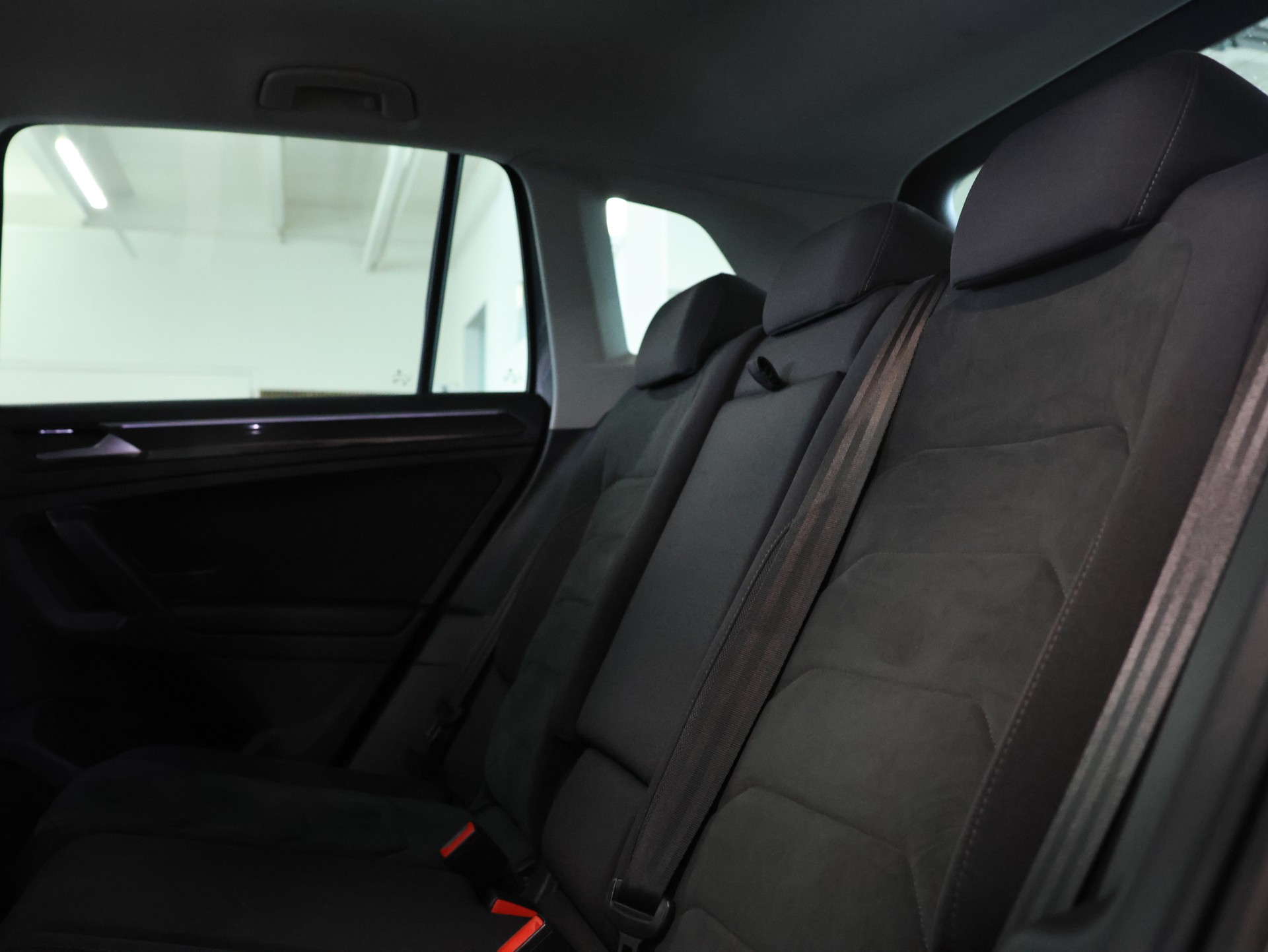VW Tiguan 2.0TSI Highline 4Motion DSG *Sitzheizung* *Rückfahrkamera*-image-24