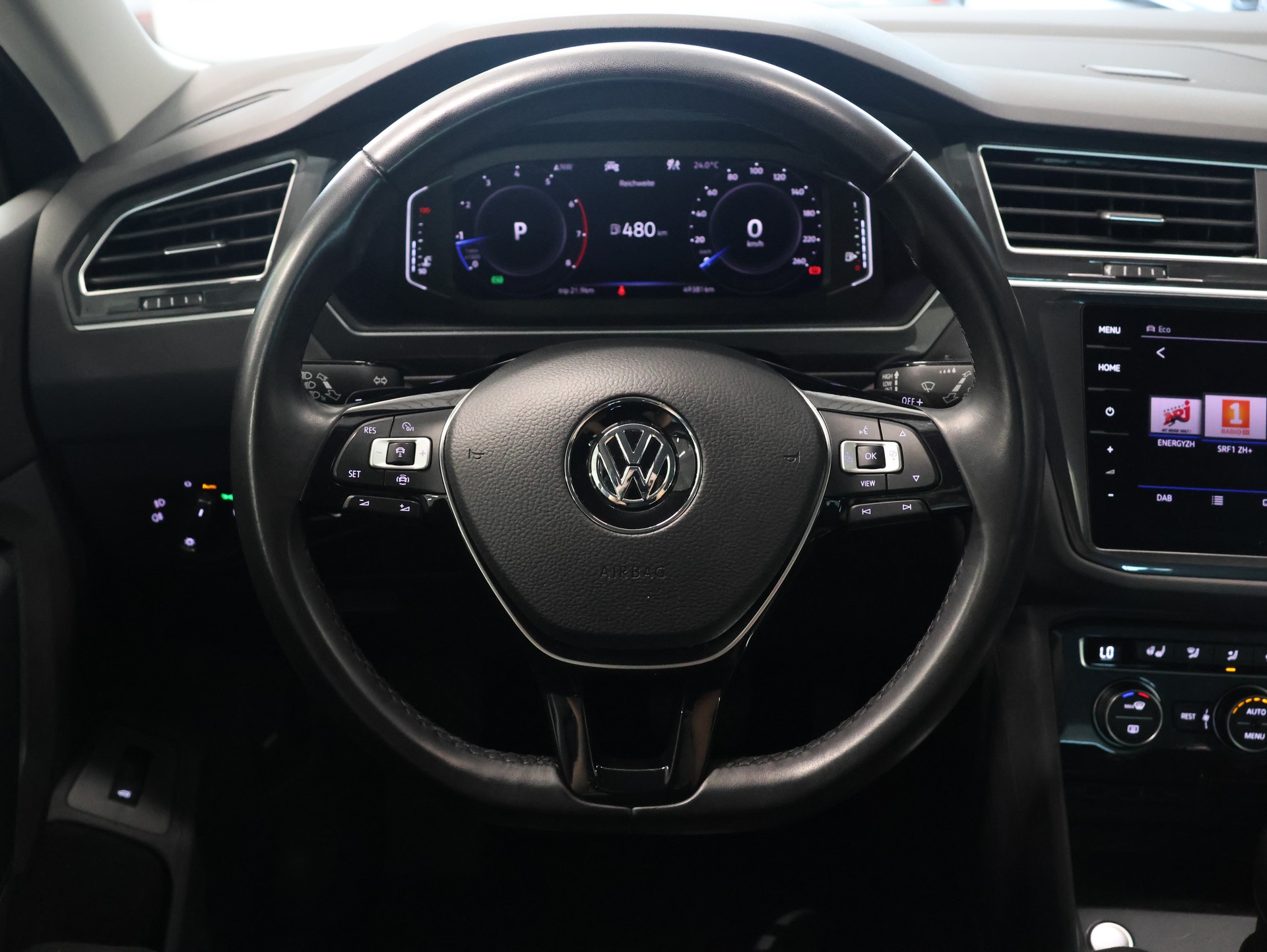 VW Tiguan 2.0TSI Highline 4Motion DSG *Sitzheizung* *Rückfahrkamera*-image-12
