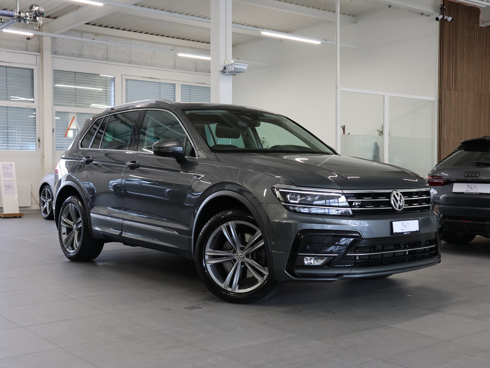 VW Tiguan 2.0TSI Highline 4Motion DSG *Sitzheizung* *Rückfahrkamera*-image-0