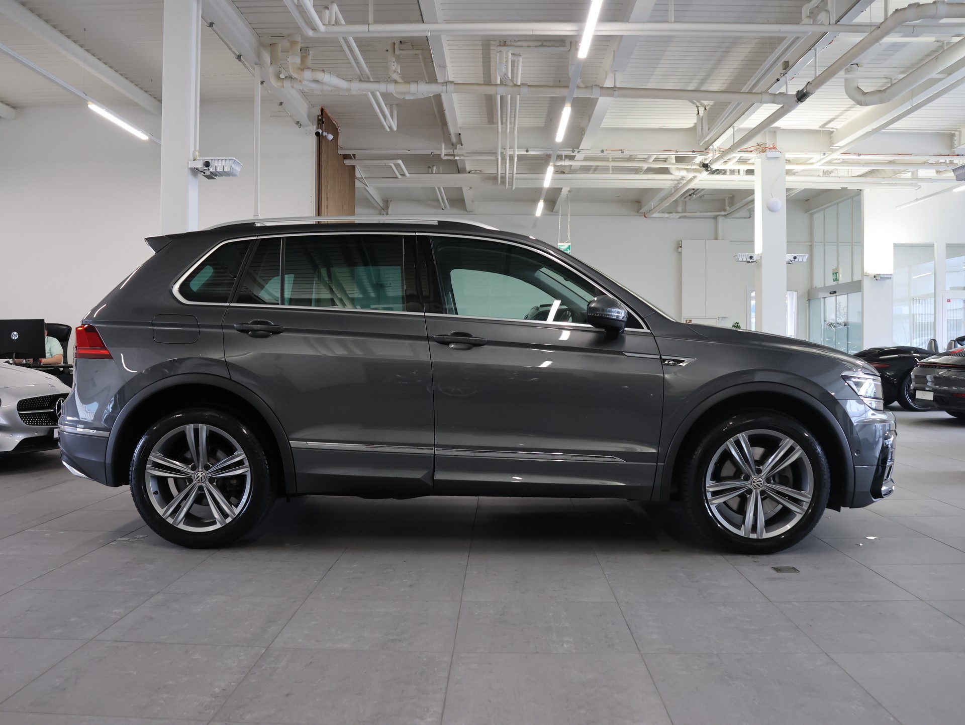 VW Tiguan 2.0TSI Highline 4Motion DSG *Sitzheizung* *Rückfahrkamera*-image-6