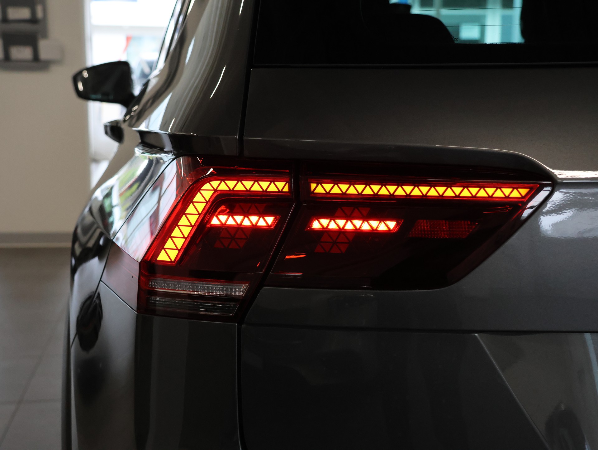 VW Tiguan 2.0TSI Highline 4Motion DSG *Sitzheizung* *Rückfahrkamera*-image-25