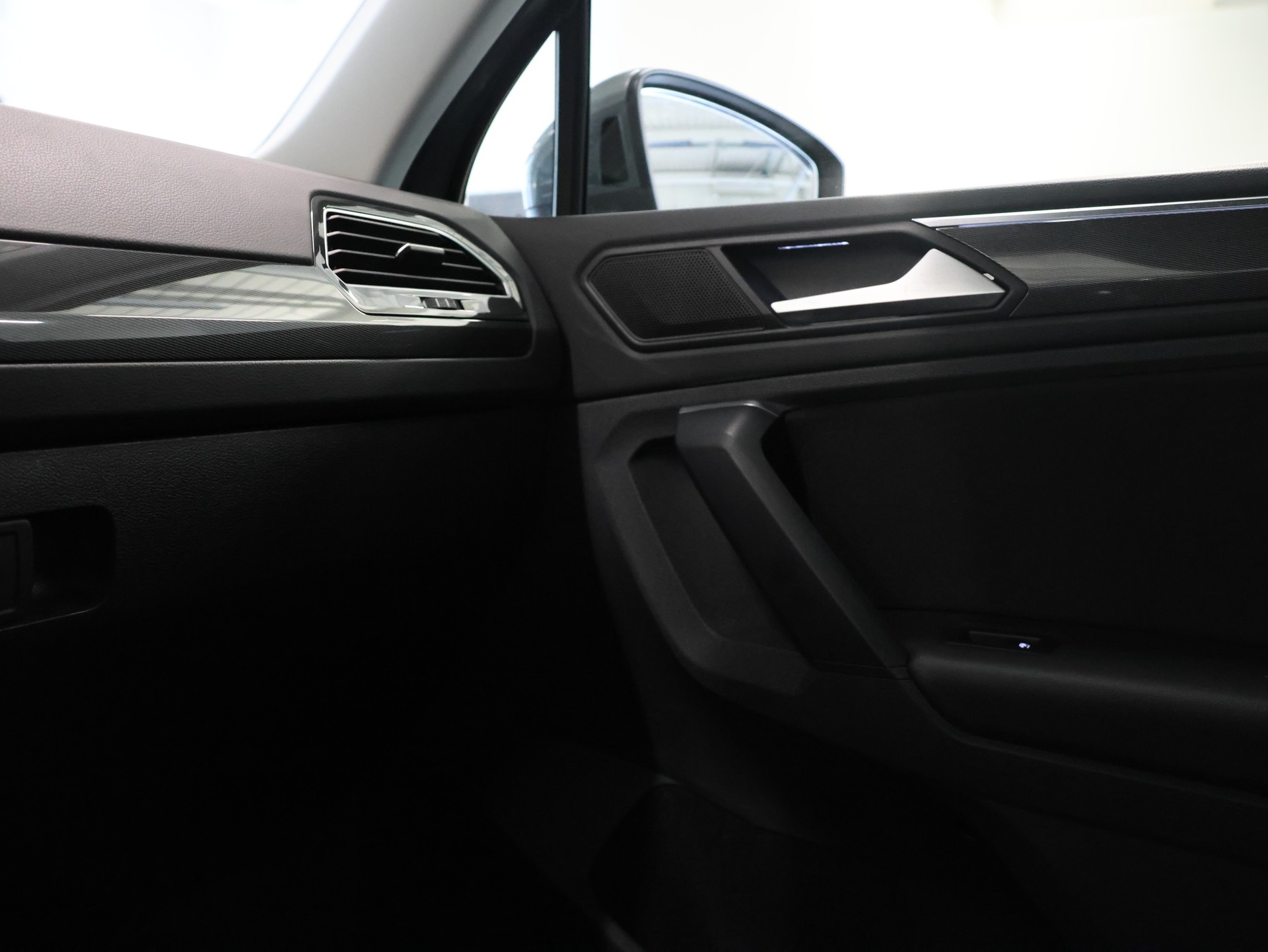 VW Tiguan 2.0TSI Highline 4Motion DSG *Sitzheizung* *Rückfahrkamera*-image-16