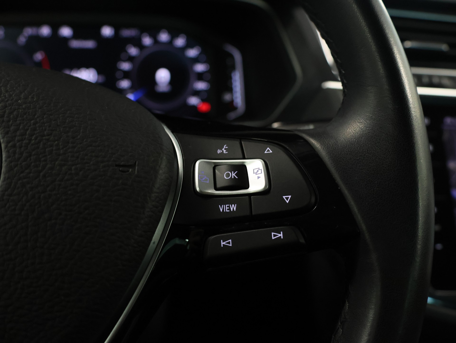 VW Tiguan 2.0TSI Highline 4Motion DSG *Sitzheizung* *Rückfahrkamera*-image-19