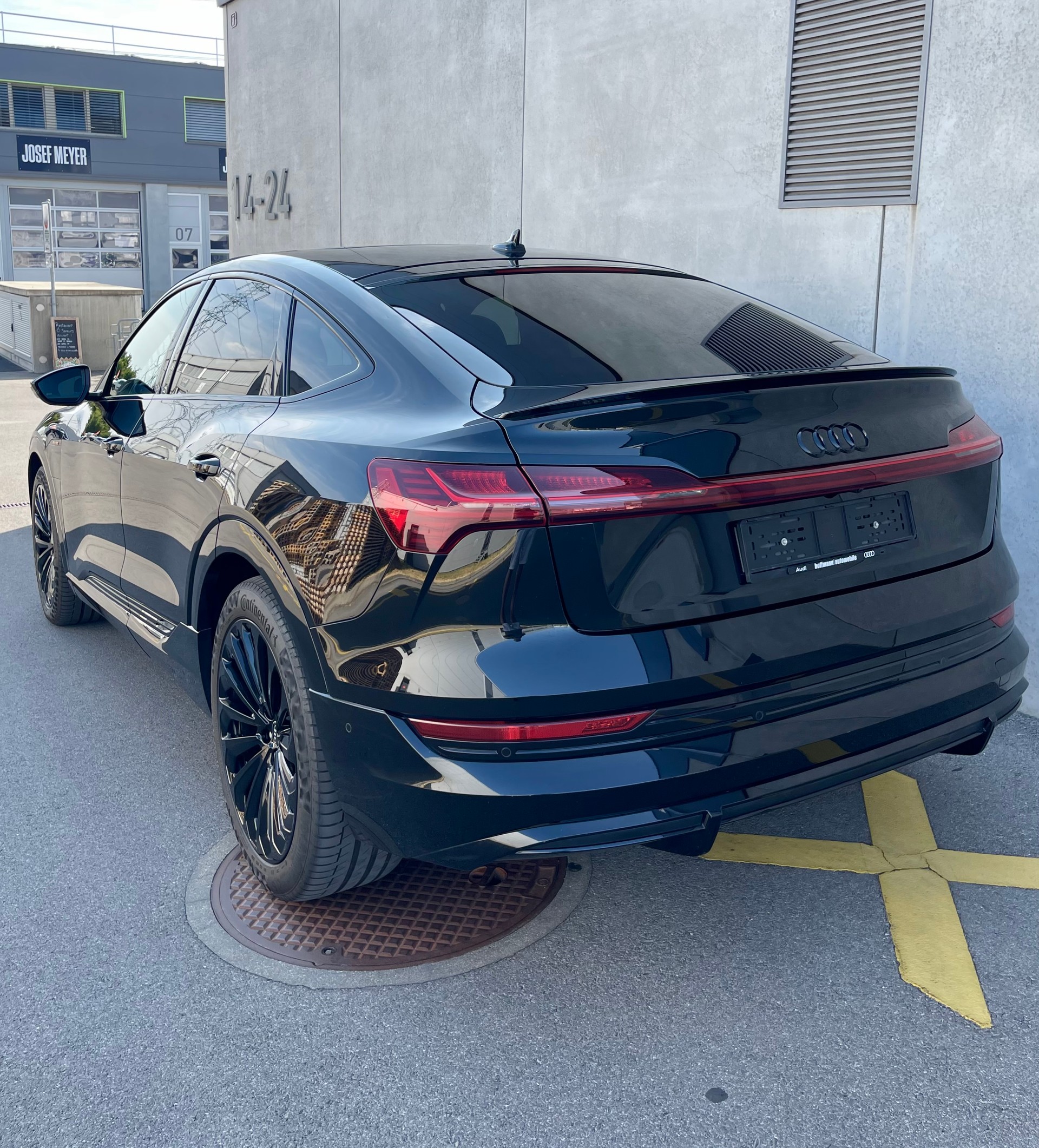 AUDI e-tron 50 Sportback S Line quattro "Black Edition"-image-11