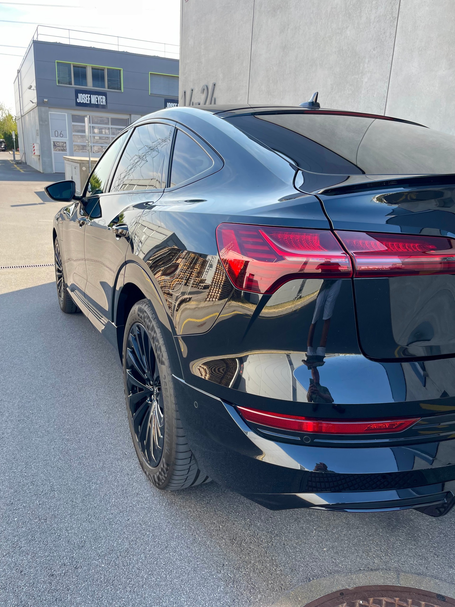 AUDI e-tron 50 Sportback S Line quattro "Black Edition"-image-12