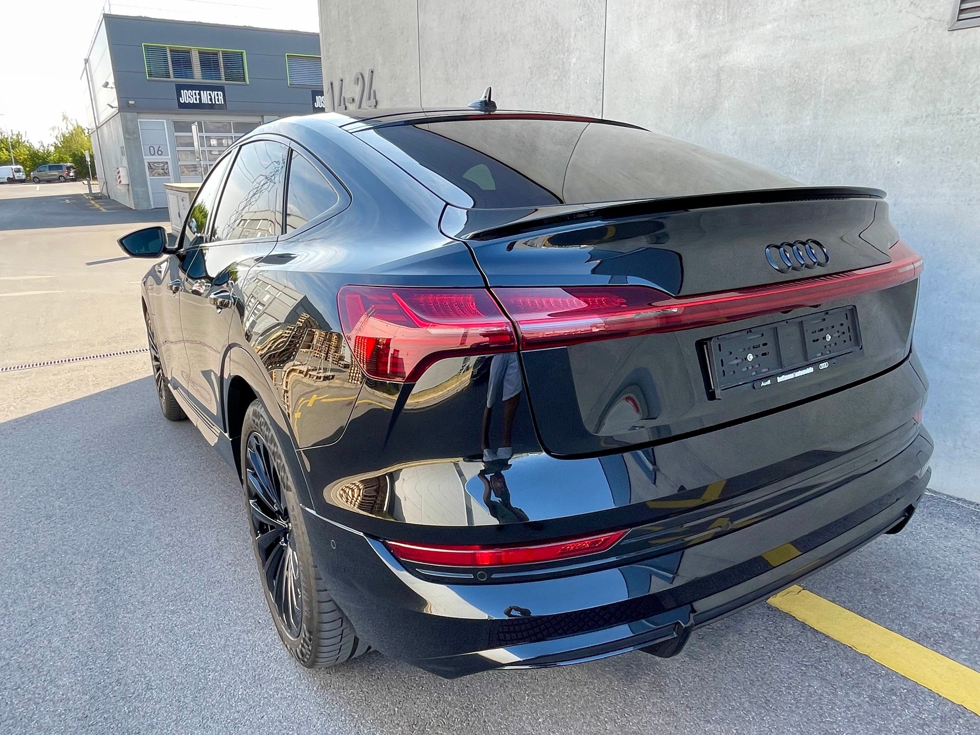 AUDI e-tron 50 Sportback S Line quattro "Black Edition"-image-4