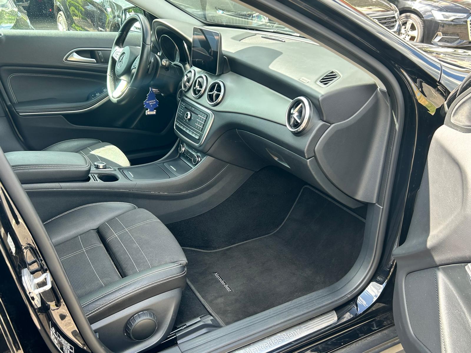 MERCEDES-BENZ GLA 200 CDI Swiss Star Edition Urban 4Matic 7G-DCT-image-16