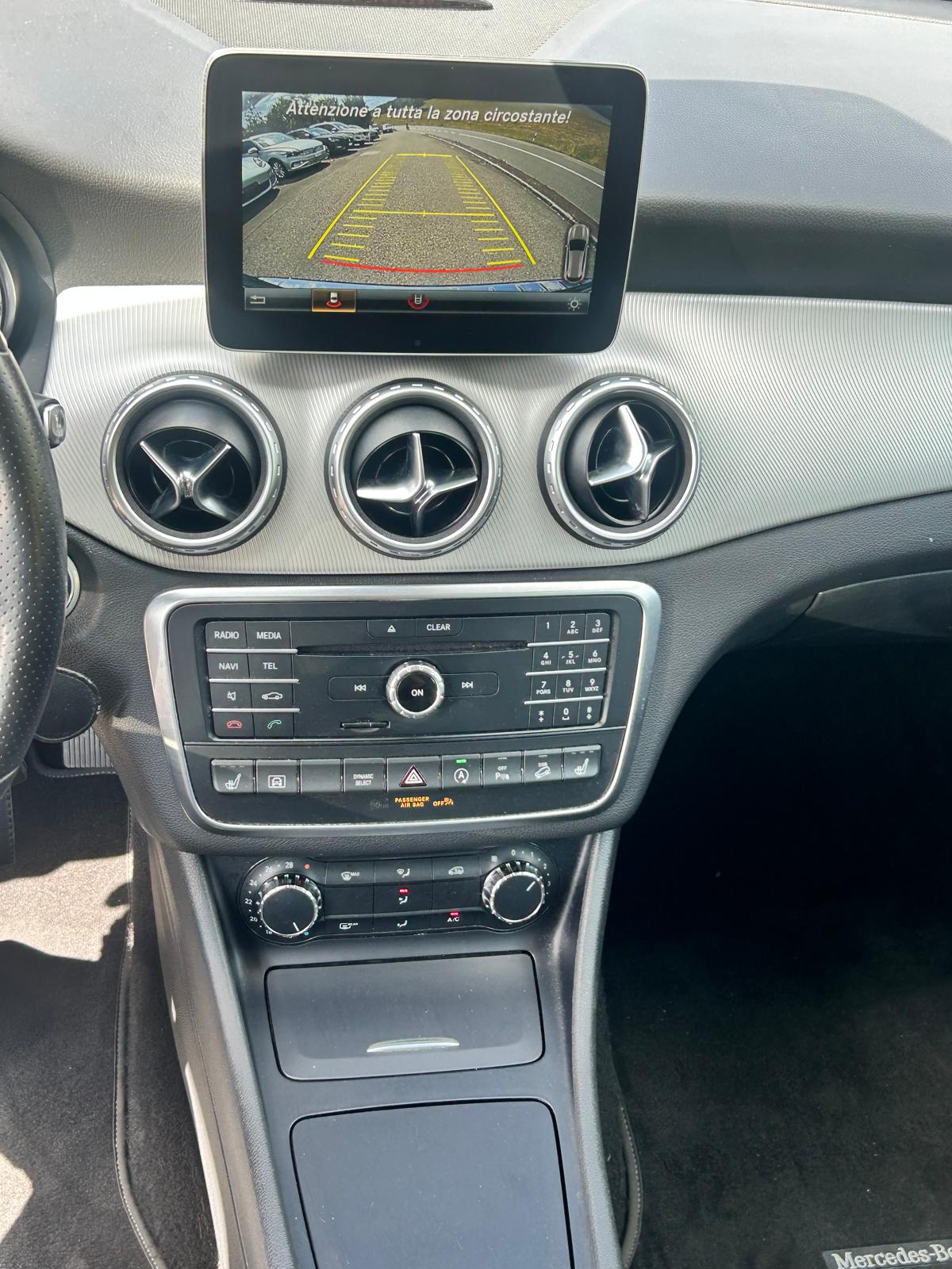 MERCEDES-BENZ GLA 200 CDI Swiss Star Edition Urban 4Matic 7G-DCT-image-11