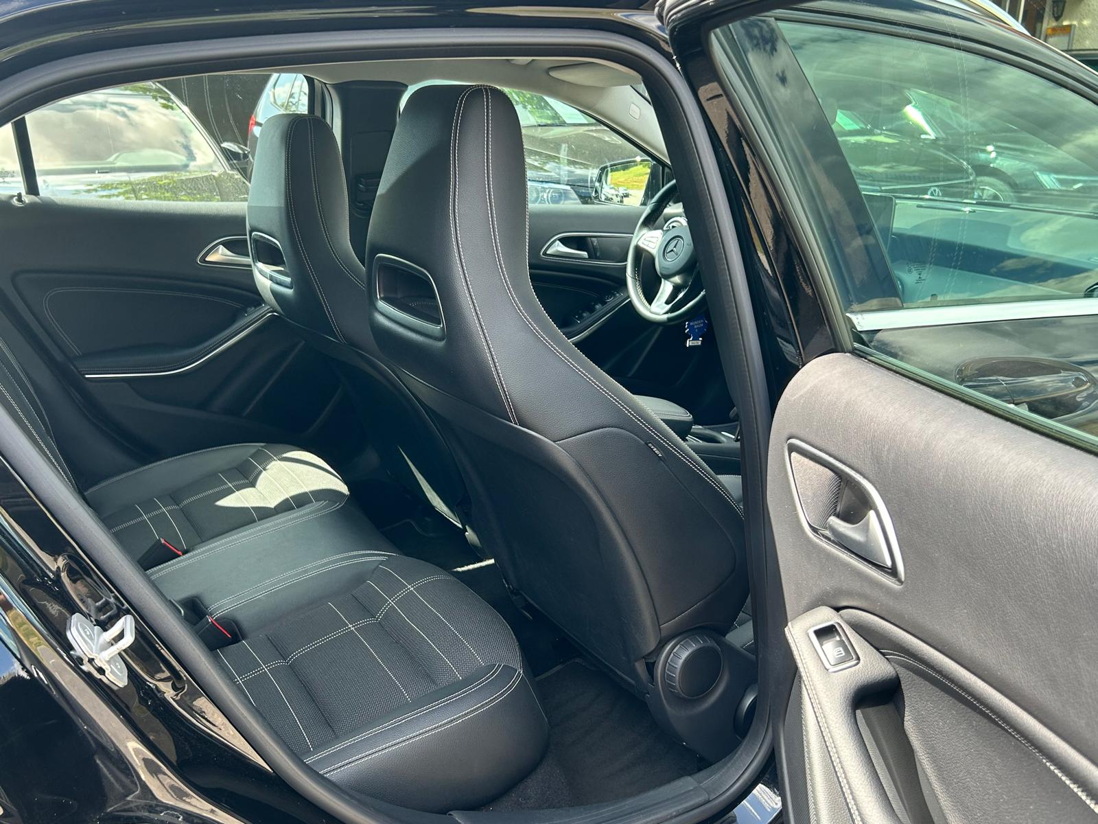 MERCEDES-BENZ GLA 200 CDI Swiss Star Edition Urban 4Matic 7G-DCT-image-15