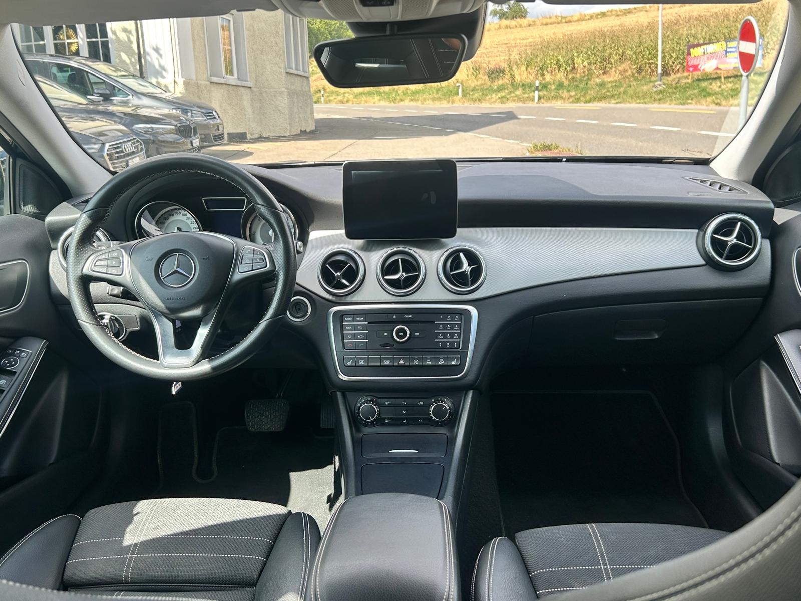 MERCEDES-BENZ GLA 200 CDI Swiss Star Edition Urban 4Matic 7G-DCT-image-9