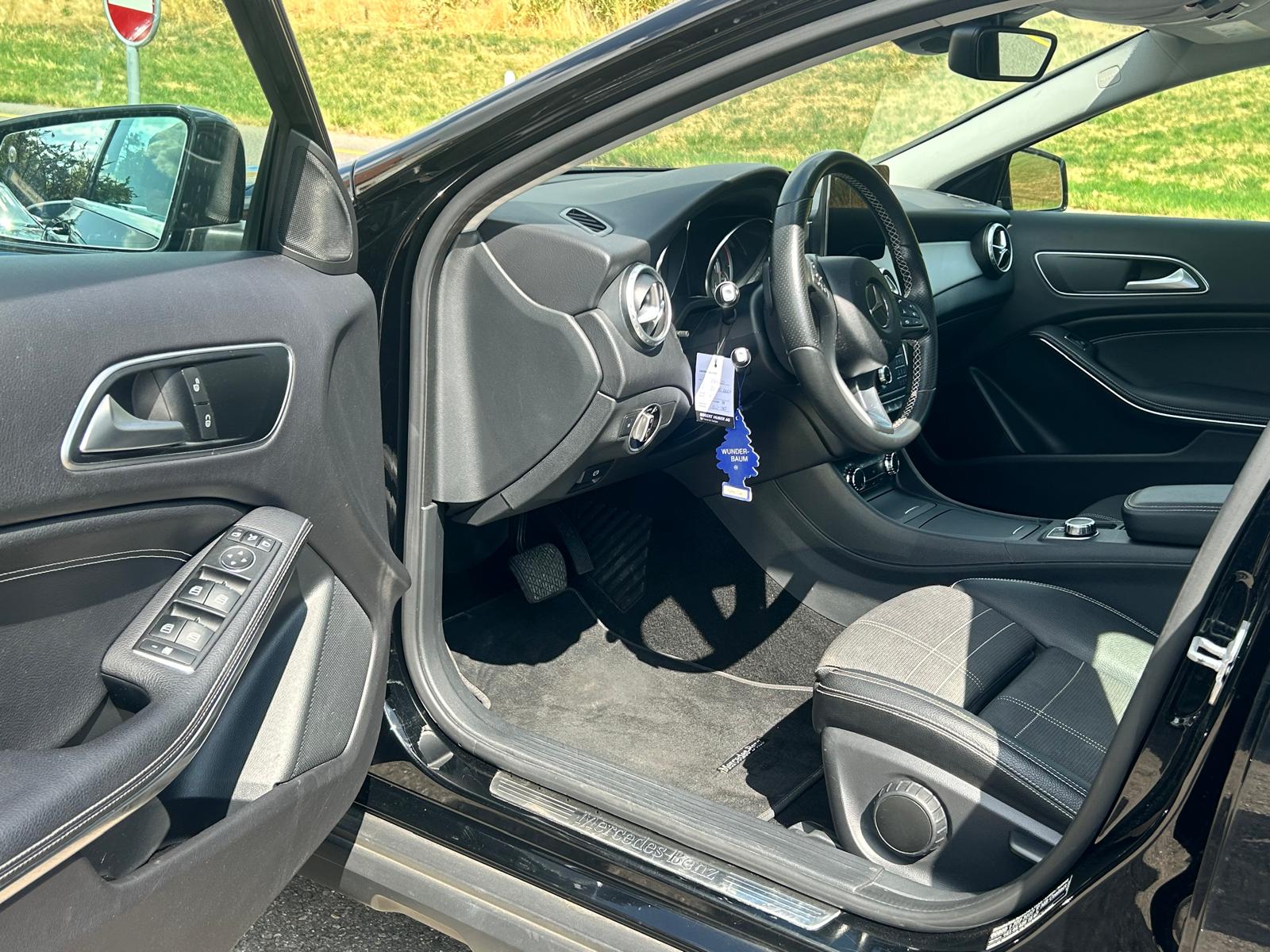 MERCEDES-BENZ GLA 200 CDI Swiss Star Edition Urban 4Matic 7G-DCT-image-8