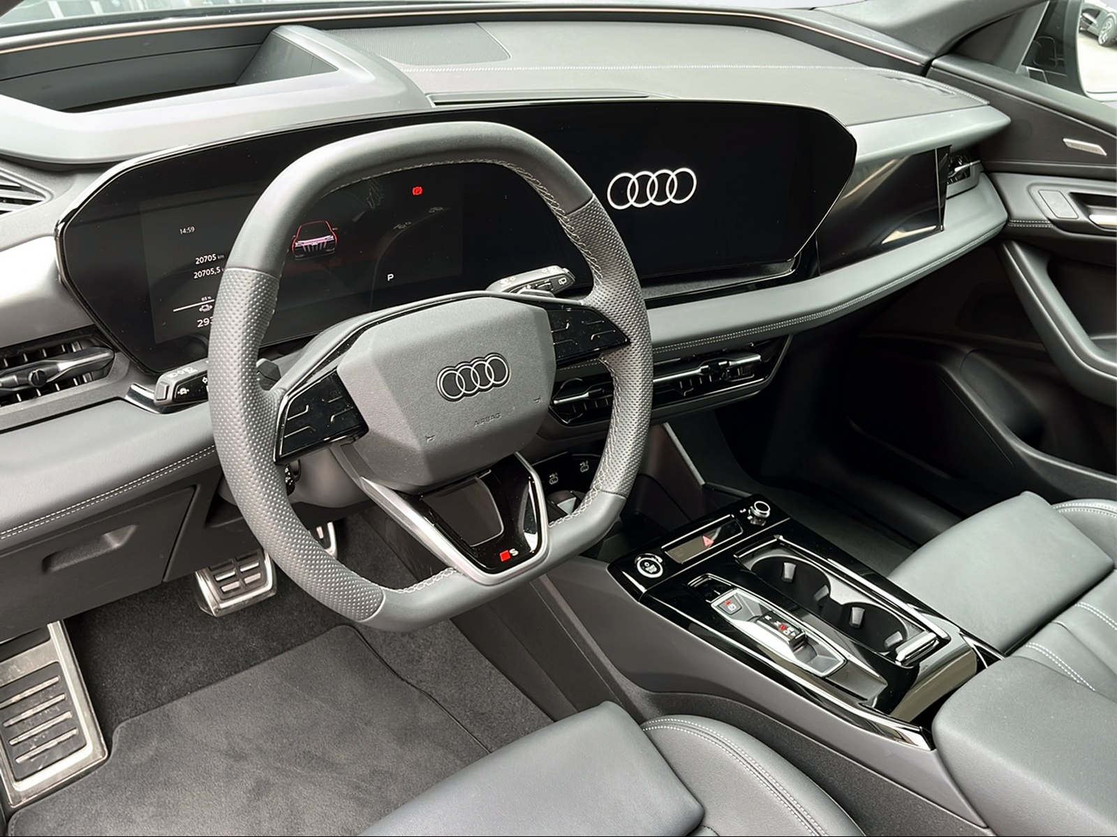 AUDI Q6 e-tron quattro-image-10