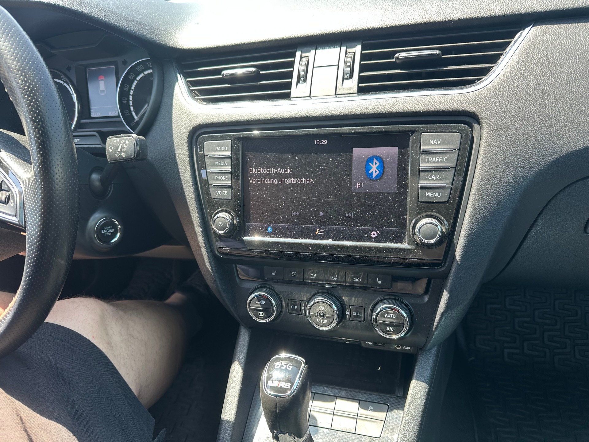 SKODA Octavia Combi 2.0 TSI RS DSG-image-2