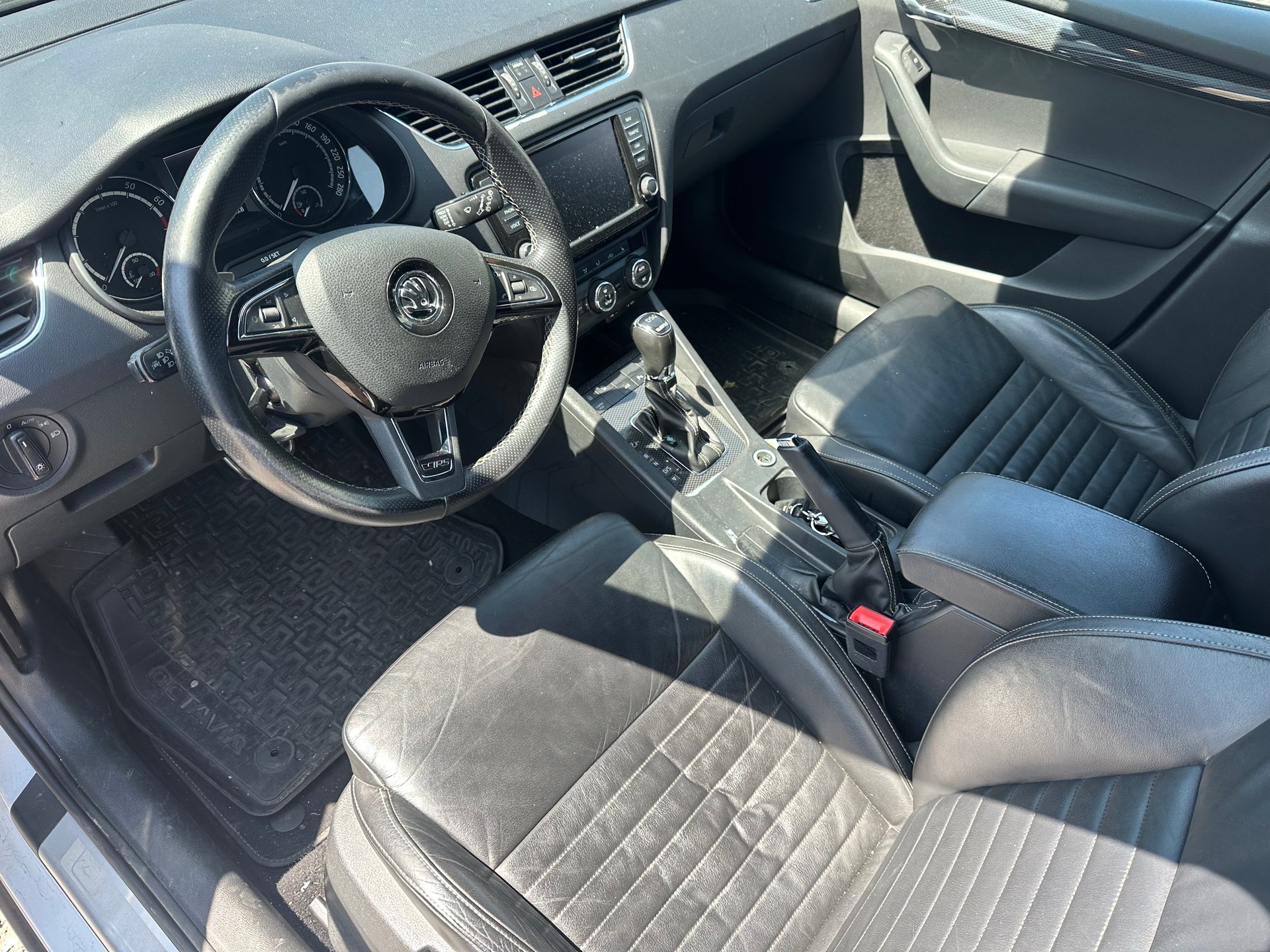 SKODA Octavia Combi 2.0 TSI RS DSG-image-1