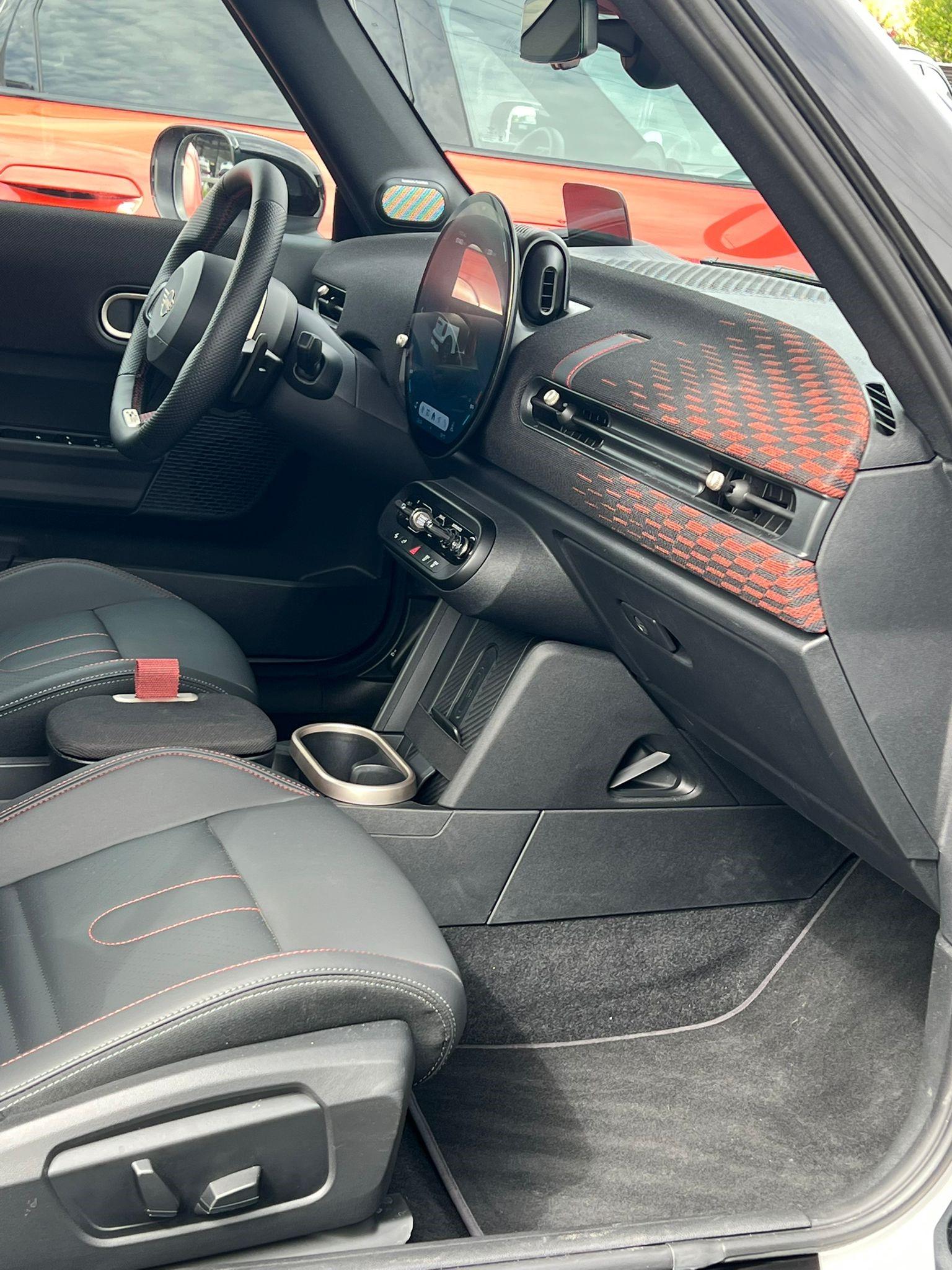 MINI Cabrio F67 2.0i John Cooper Works-image-19