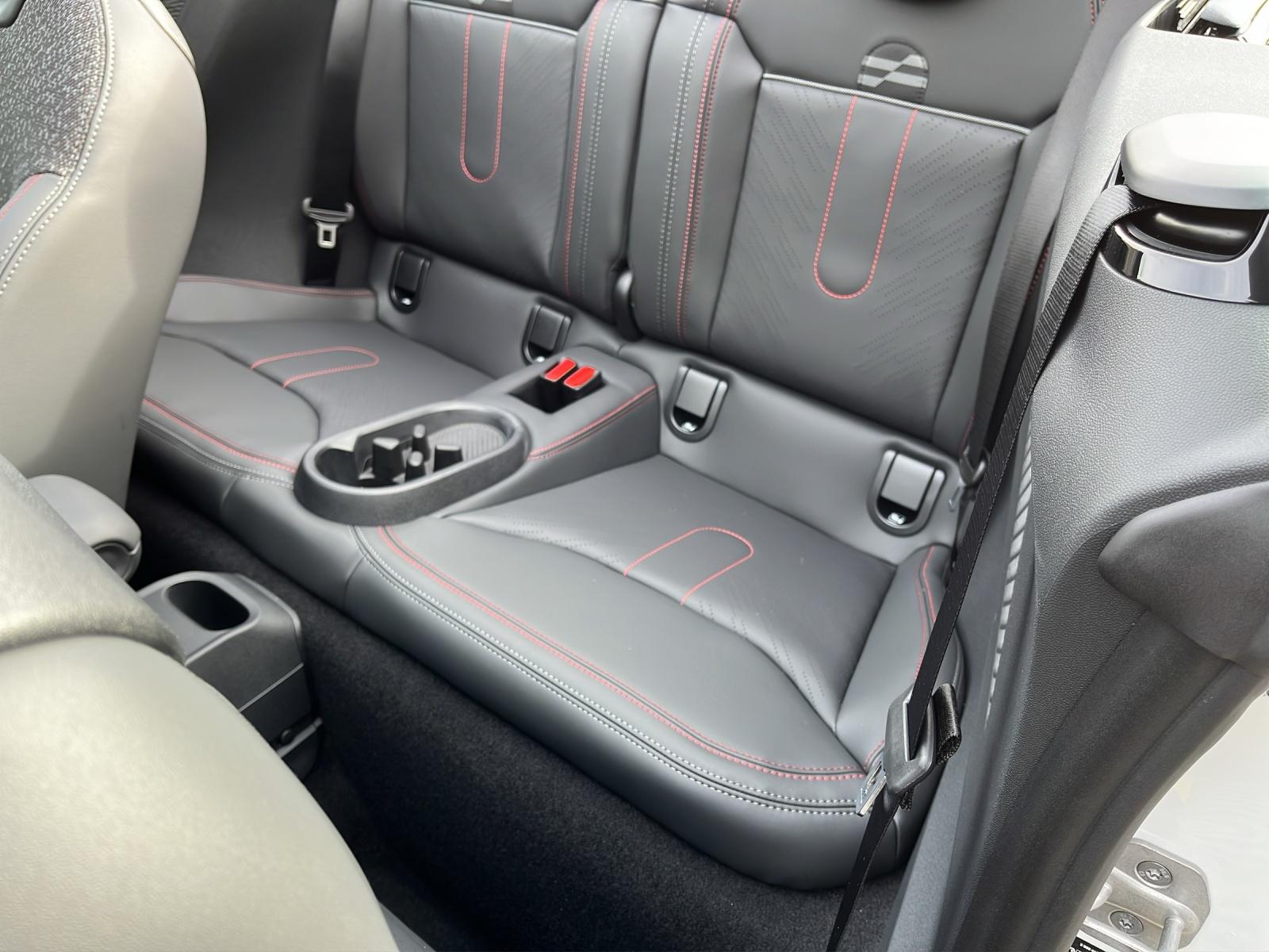 MINI Cabrio F67 2.0i John Cooper Works-image-13