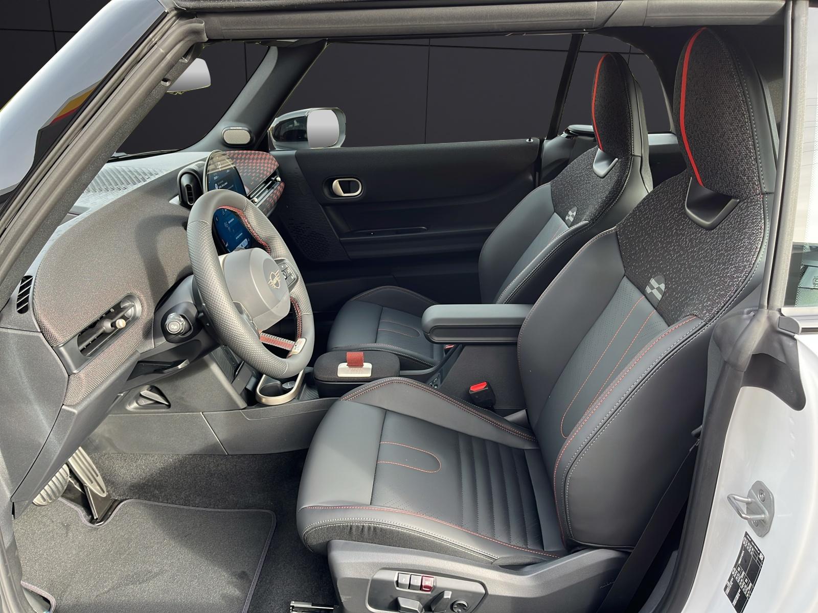 MINI Cabrio F67 2.0i John Cooper Works-image-1