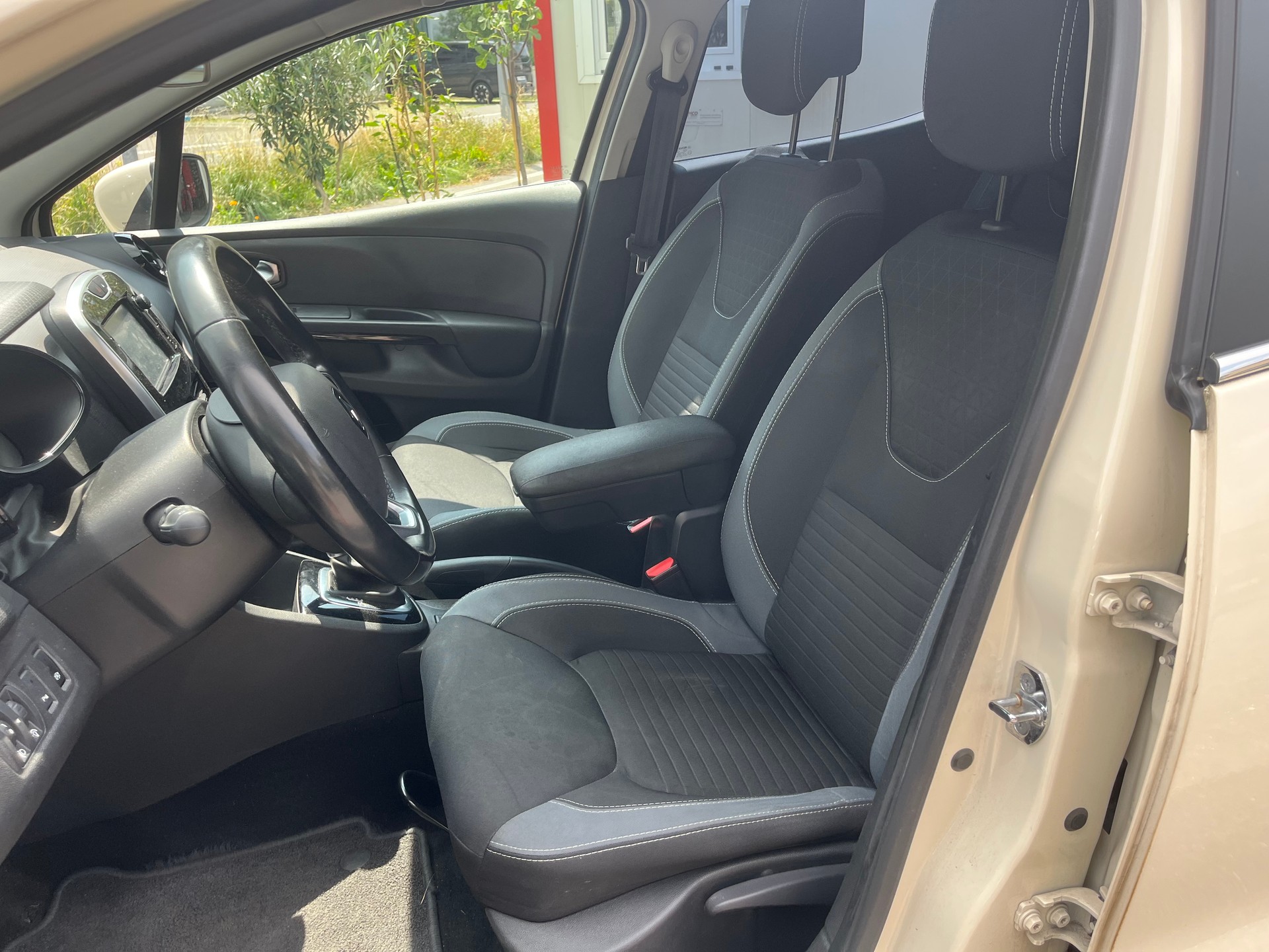 RENAULT Clio 1.2 16V T GT EDC-image-9