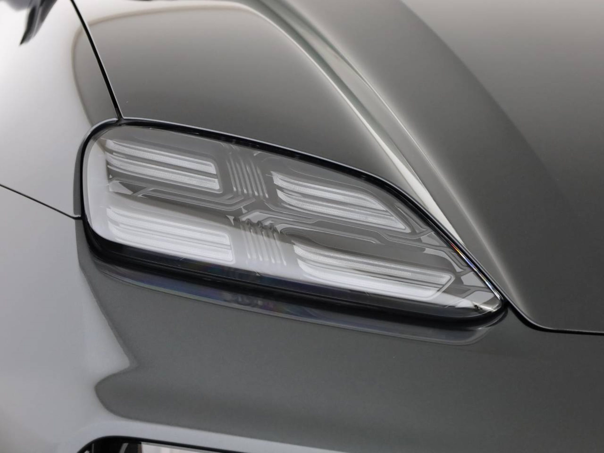 PORSCHE Macan Turbo-image-8