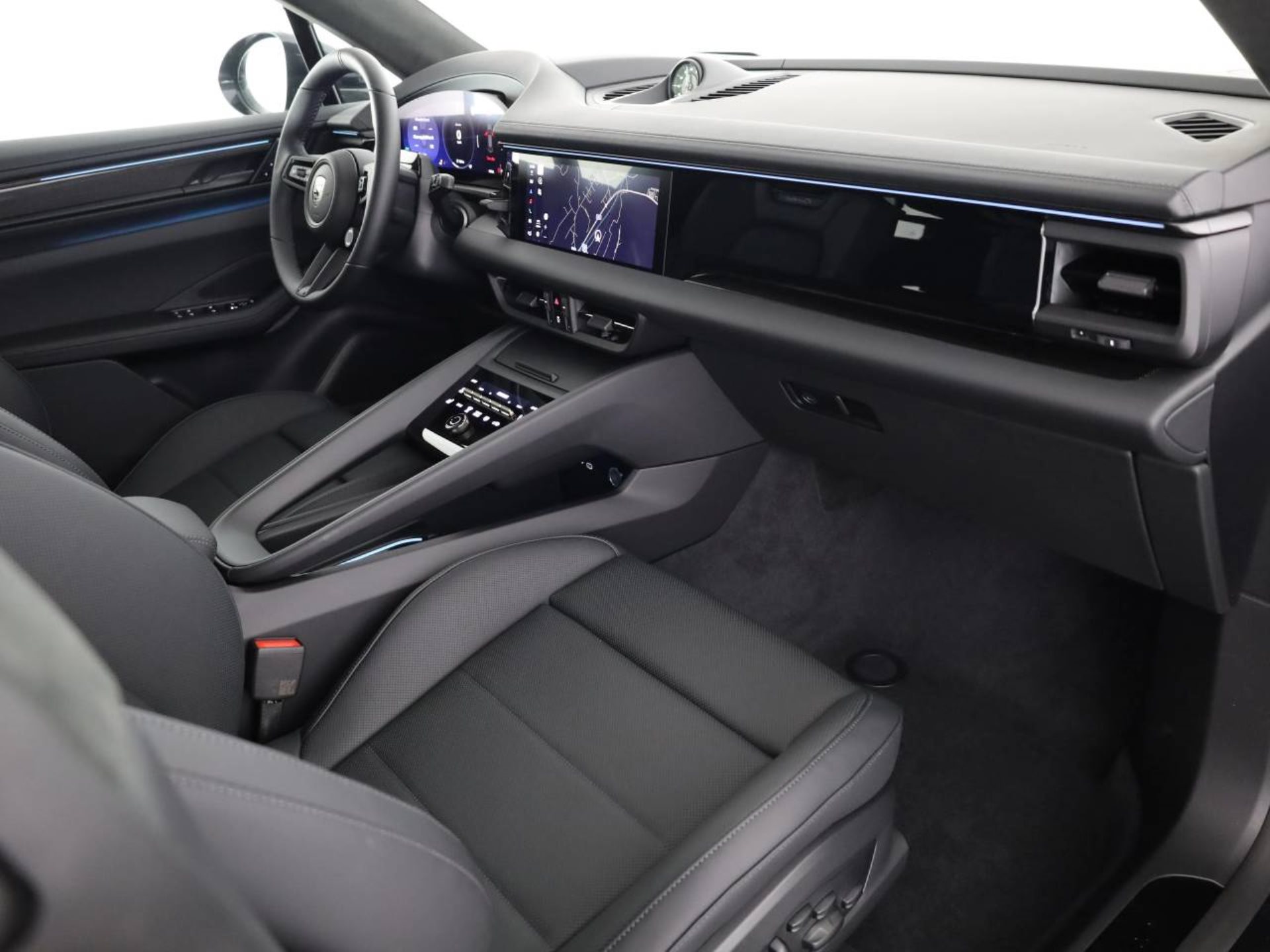 PORSCHE Macan Turbo-image-10