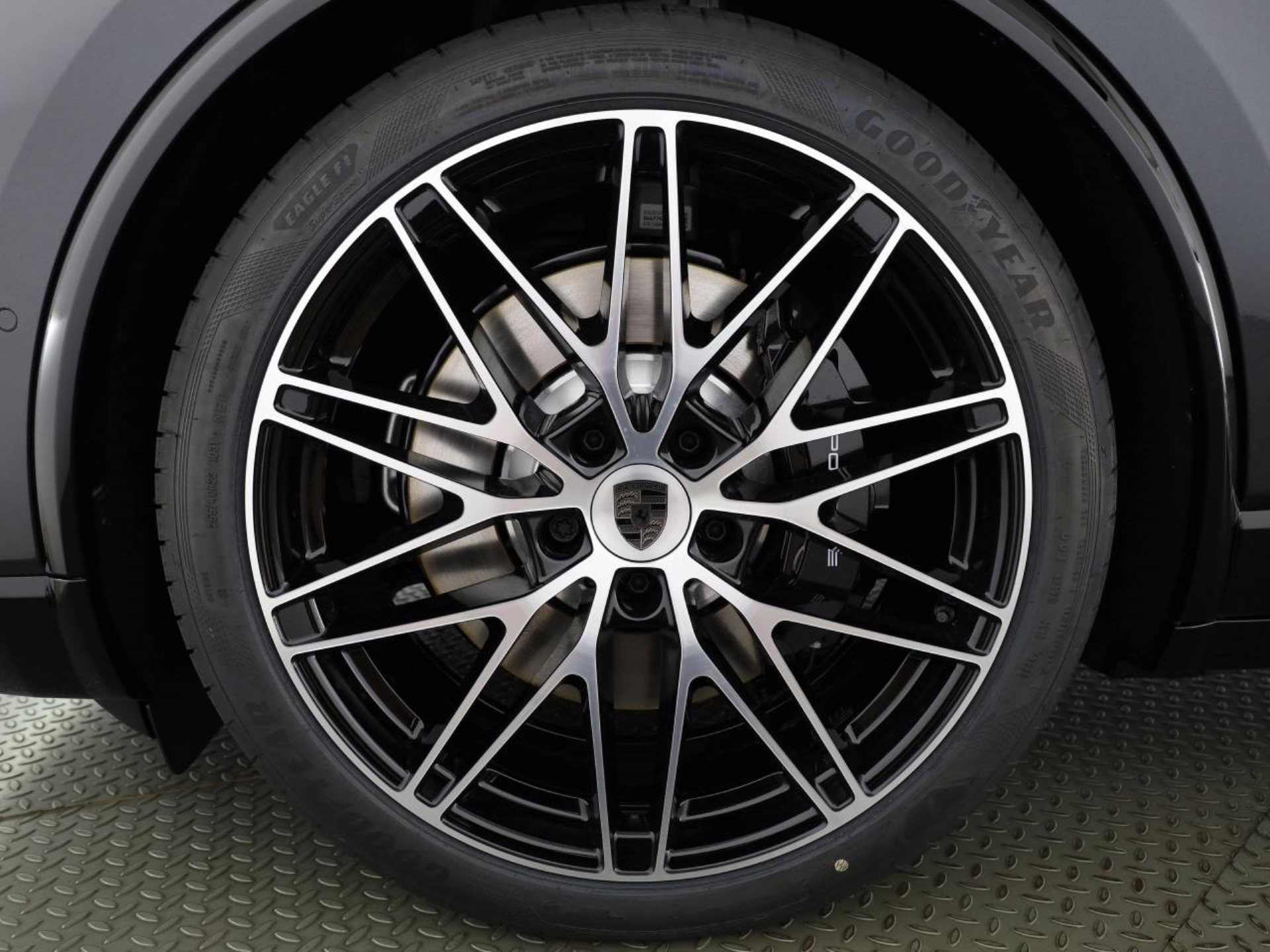 PORSCHE Macan Turbo-image-2