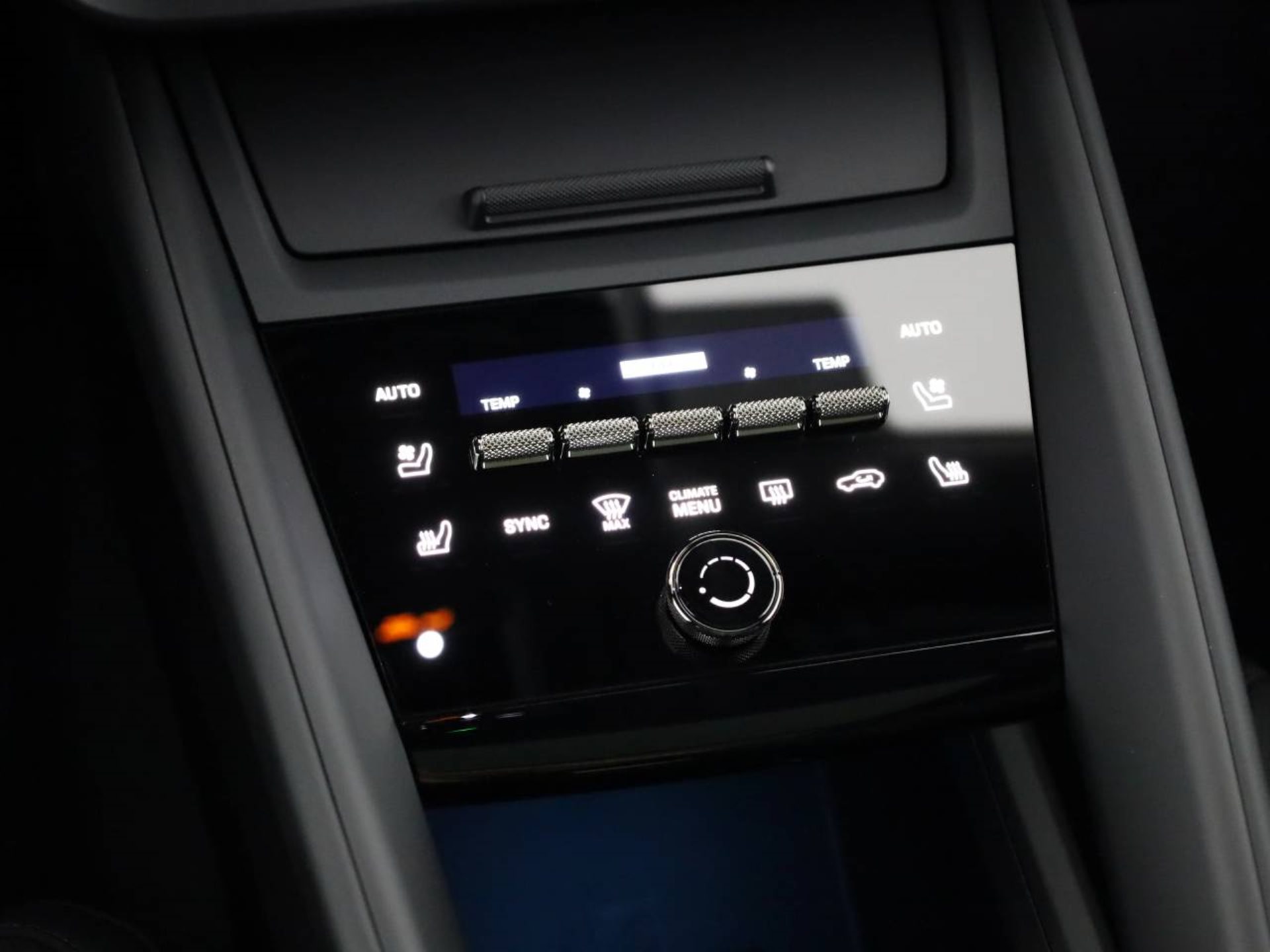 PORSCHE Macan Turbo-image-15