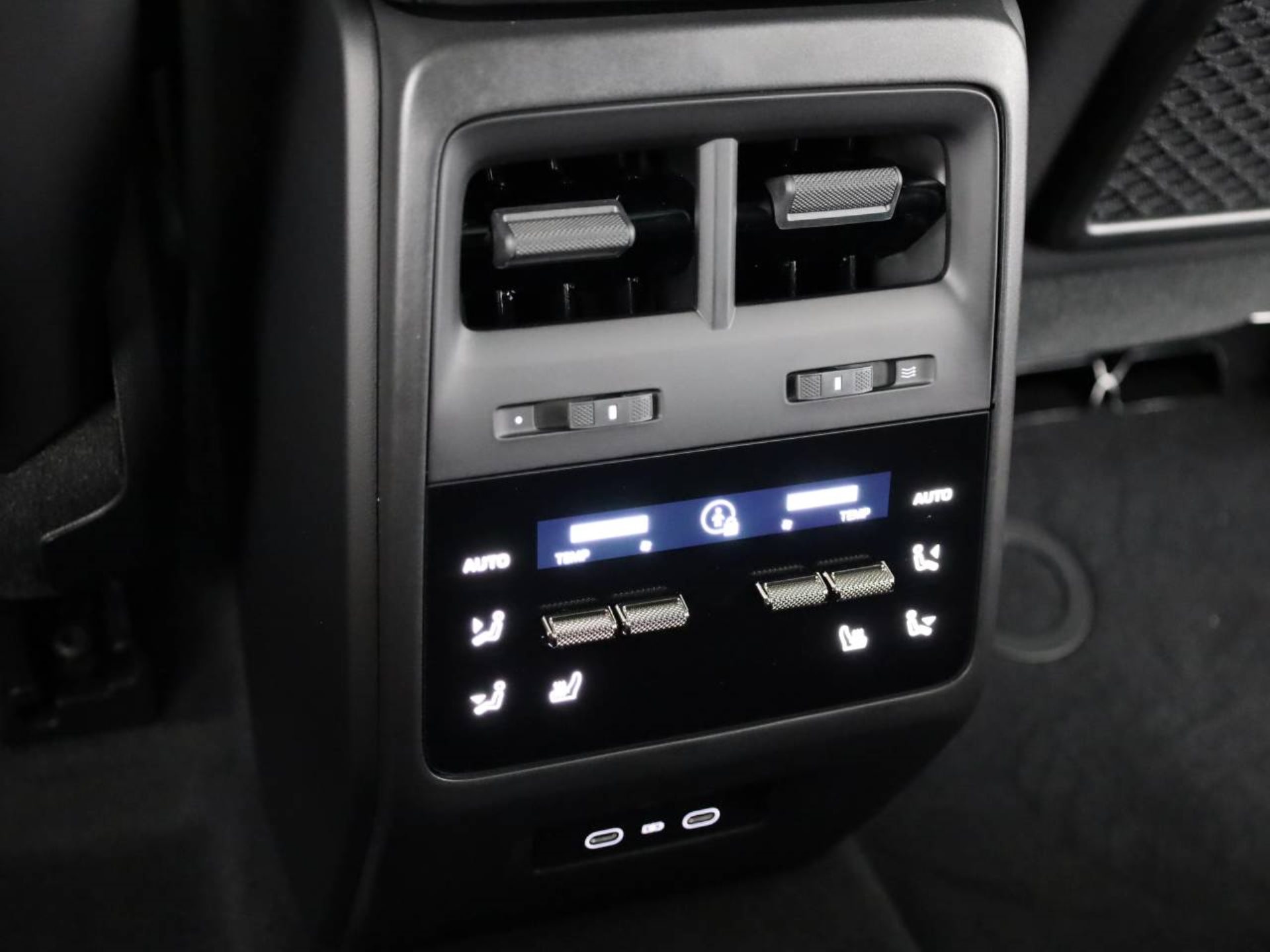 PORSCHE Macan Turbo-image-18