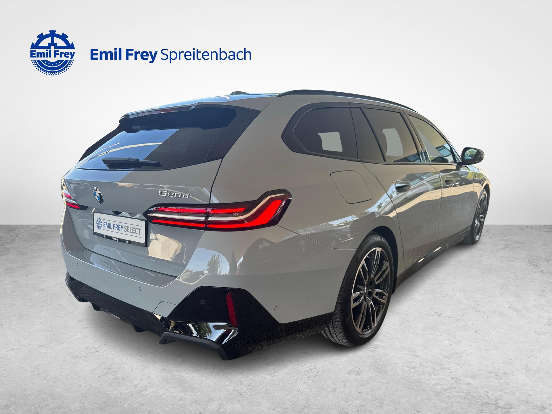 BMW 520d xDrive Touring-image-4