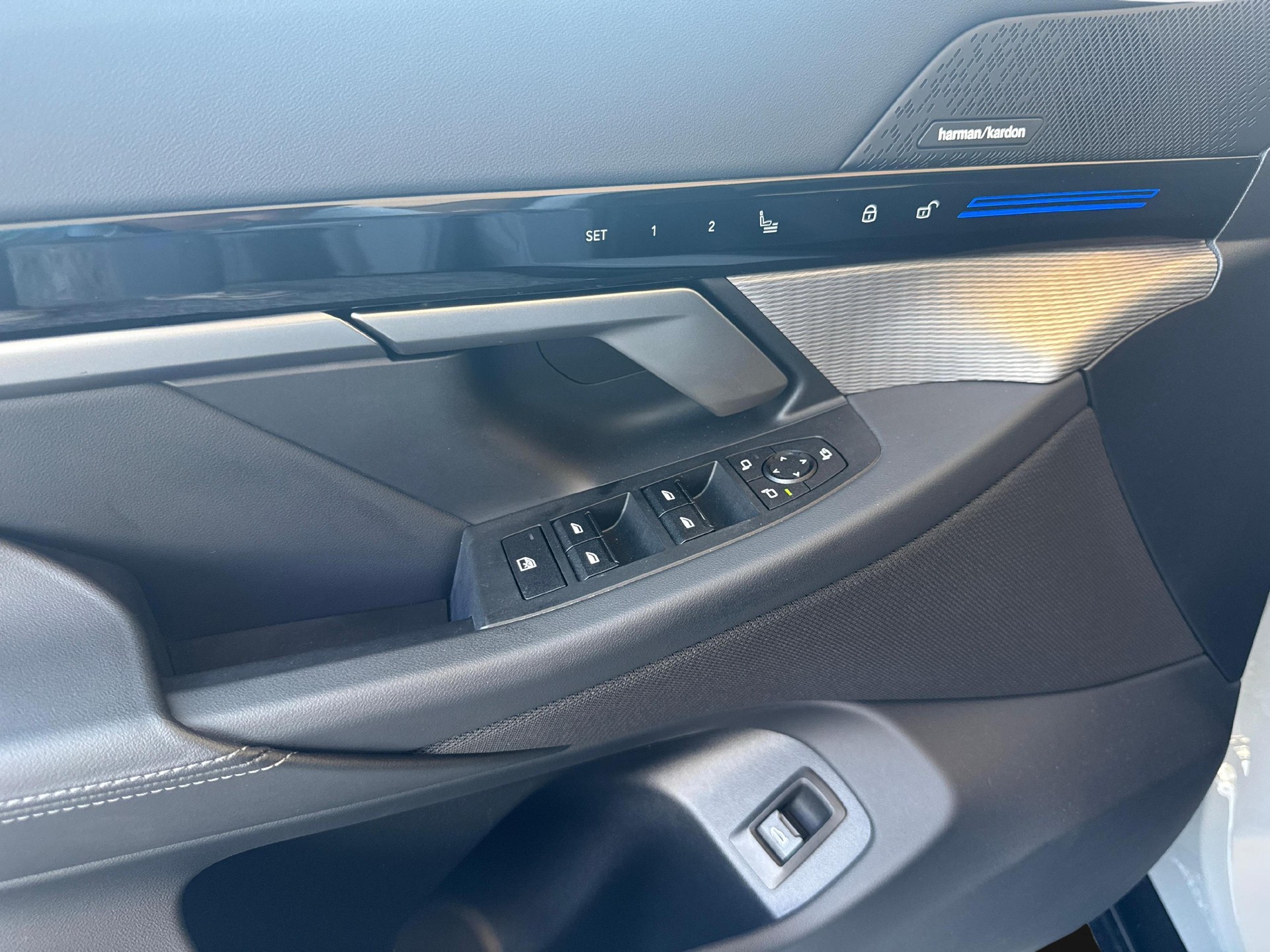 BMW 520d xDrive Touring-image-12