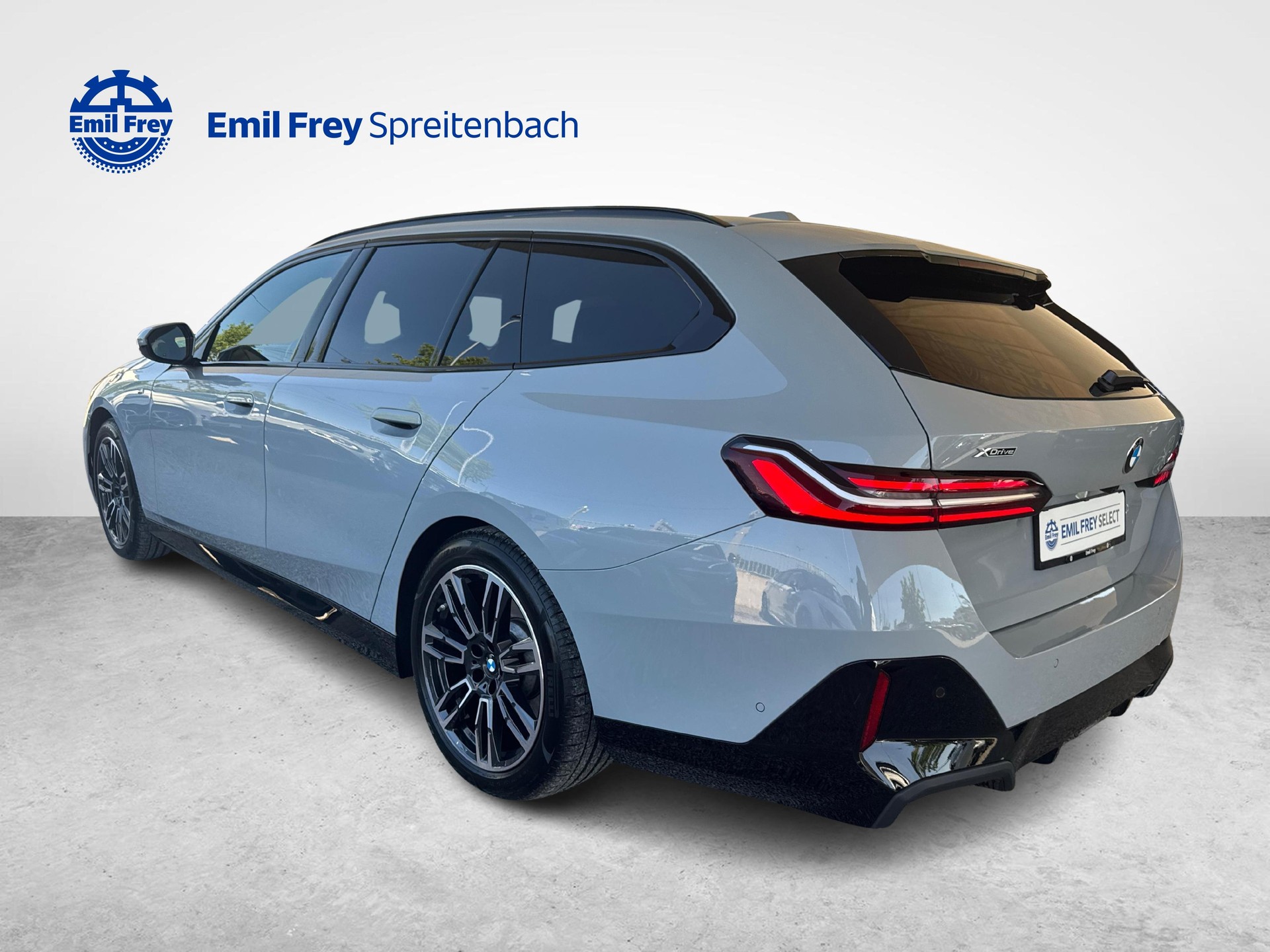 BMW 520d xDrive Touring-image-2