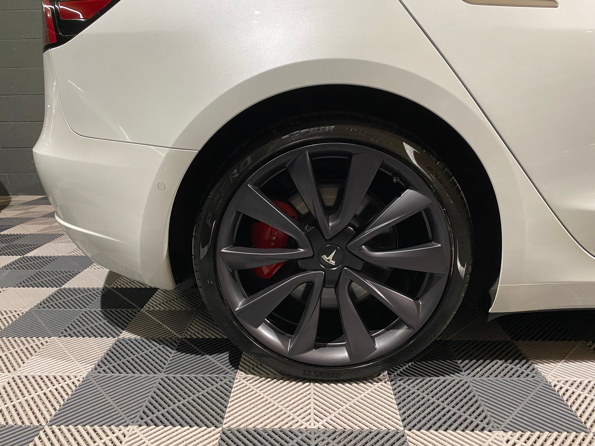 TESLA Model 3 Performance Dual Motor AWD-image-8
