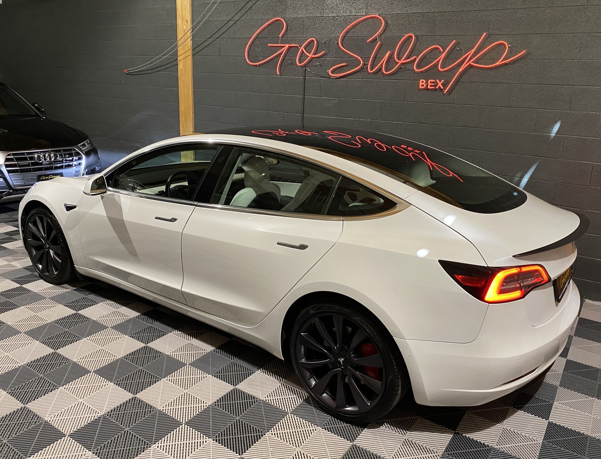 TESLA Model 3 Performance Dual Motor AWD-image-12
