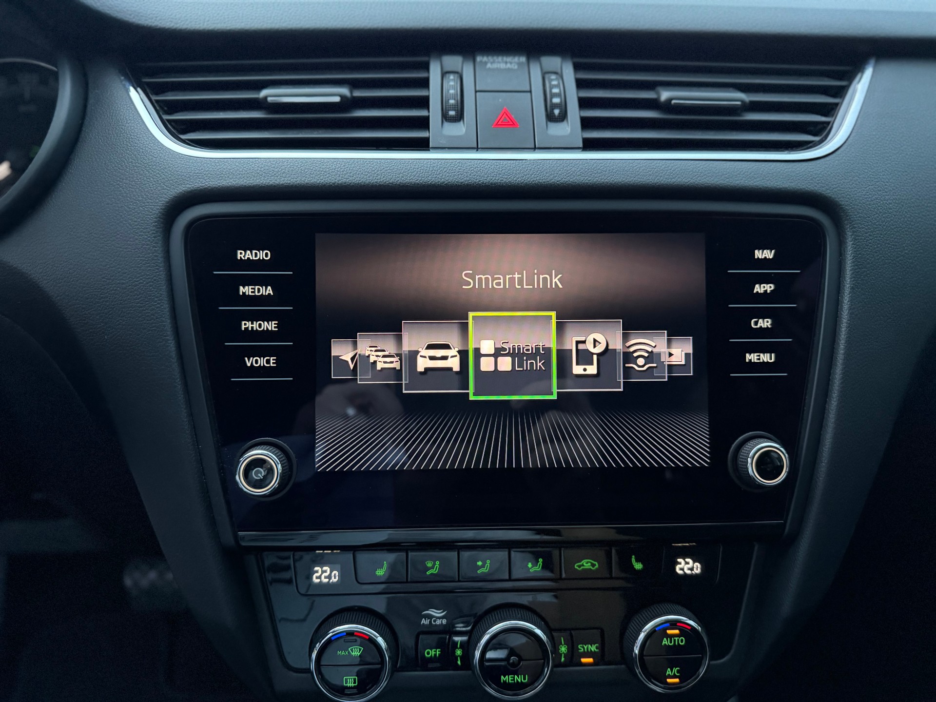 SKODA Octavia Combi 2.0 TDI Ambition DSG-image-9