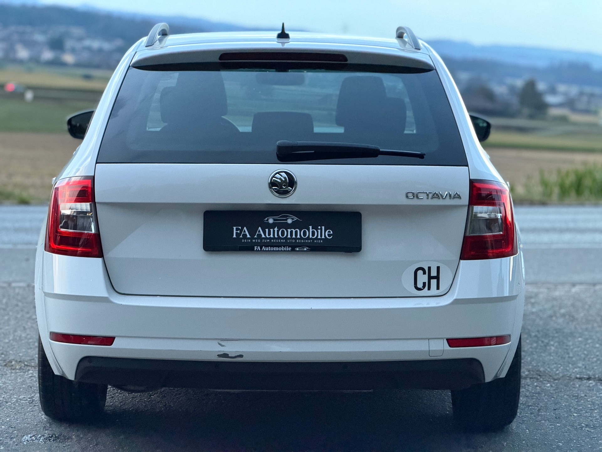 SKODA Octavia Combi 2.0 TDI Ambition DSG-image-4