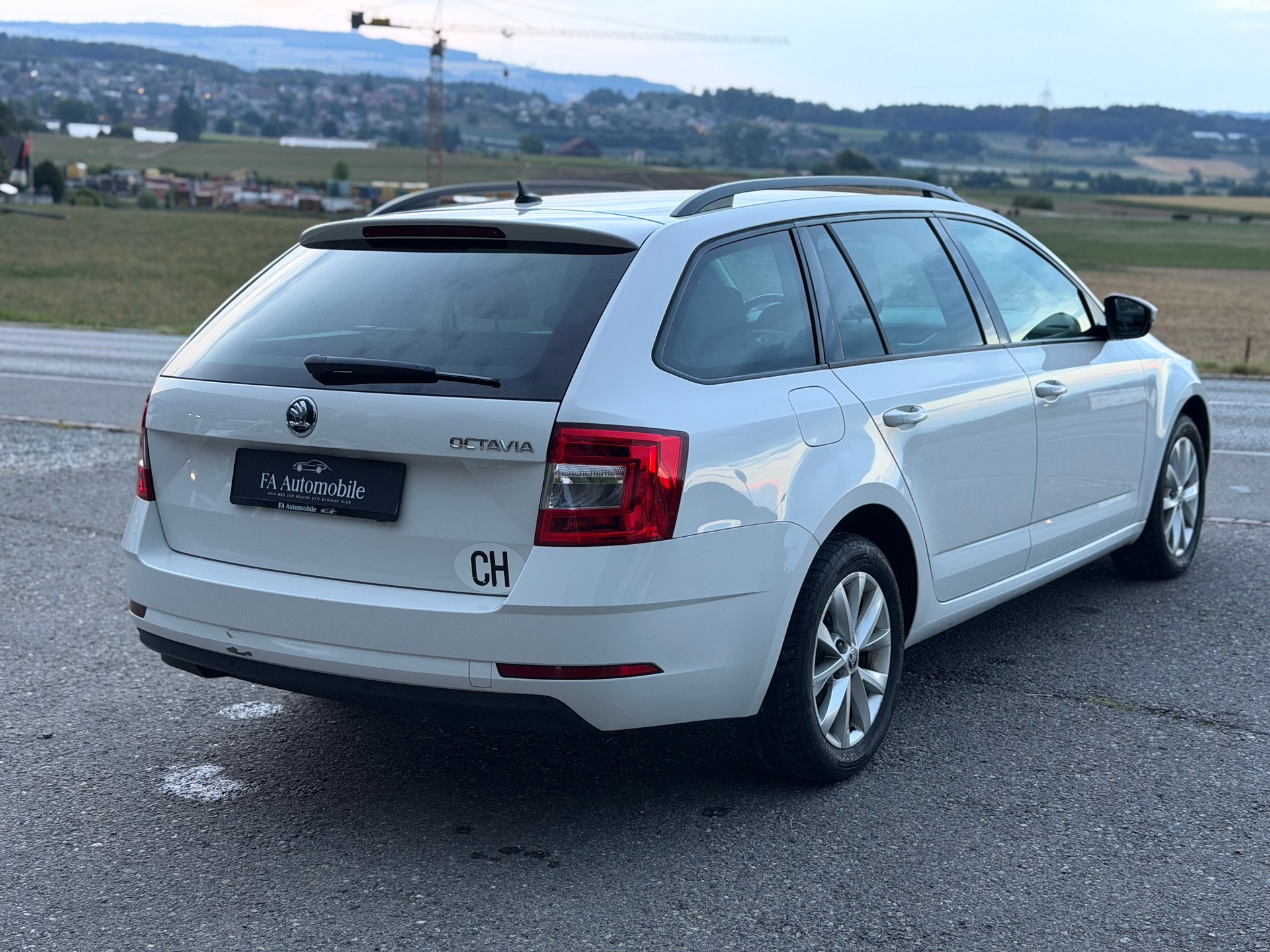 SKODA Octavia Combi 2.0 TDI Ambition DSG-image-3