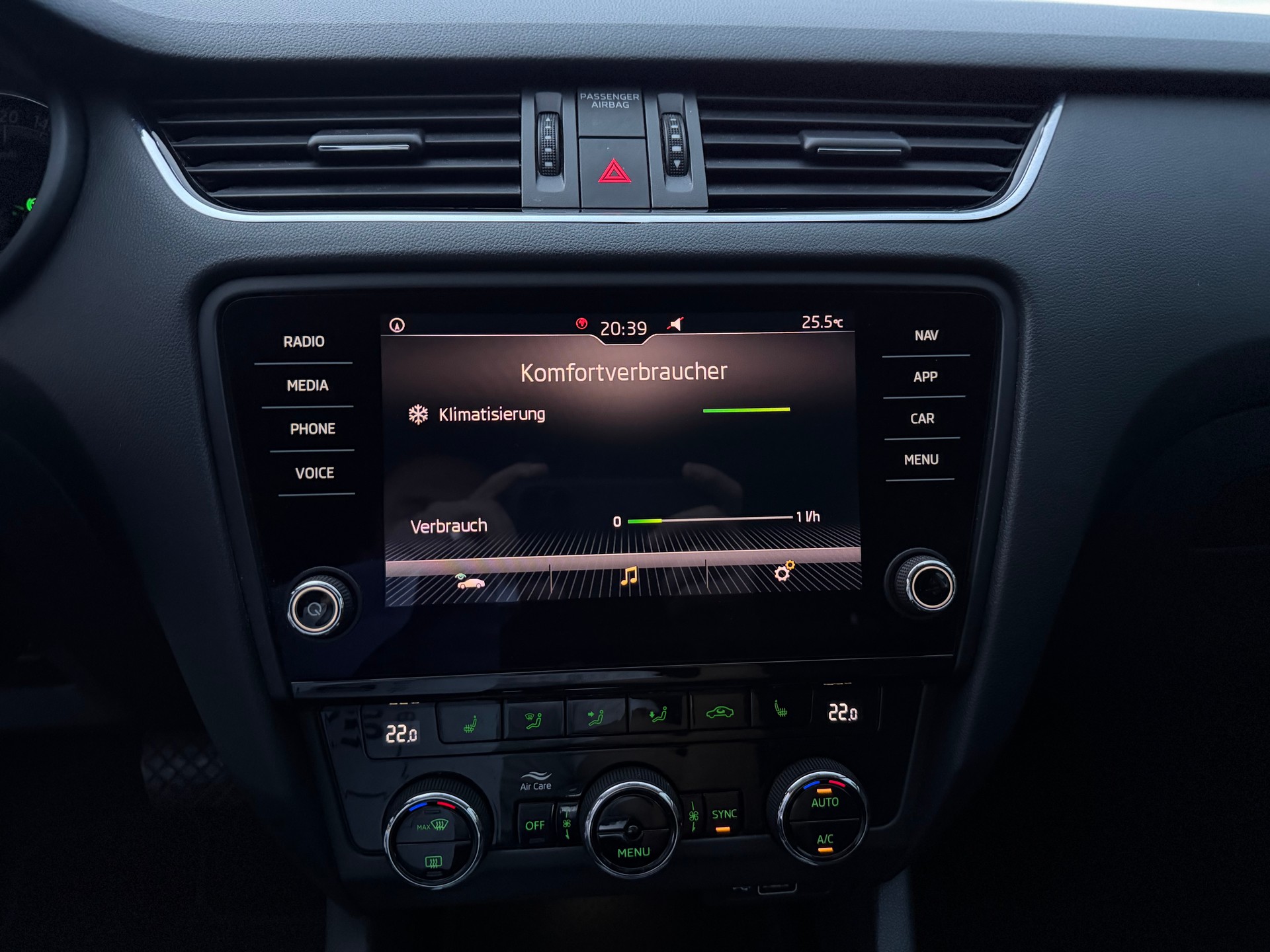 SKODA Octavia Combi 2.0 TDI Ambition DSG-image-11
