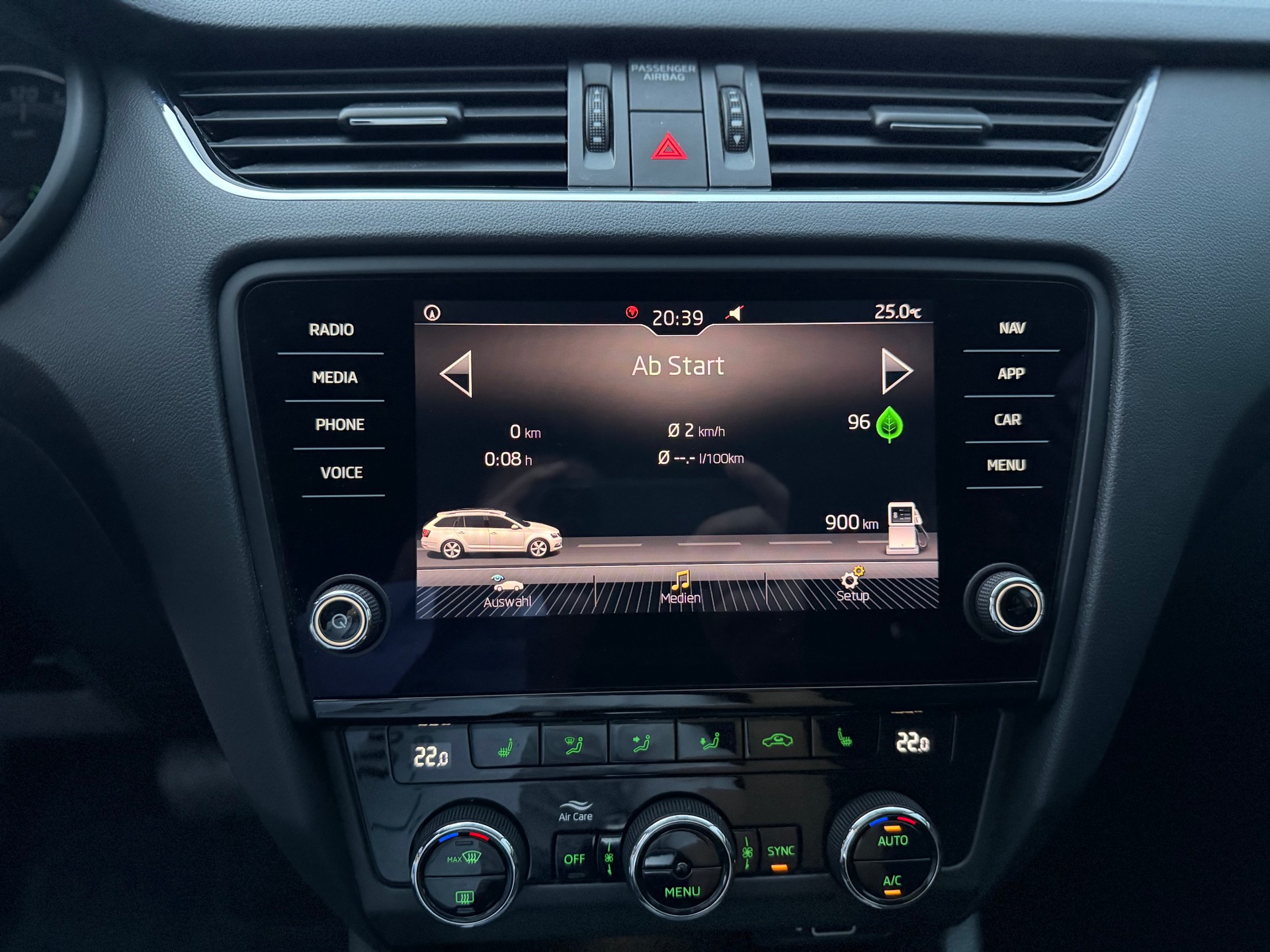 SKODA Octavia Combi 2.0 TDI Ambition DSG-image-12
